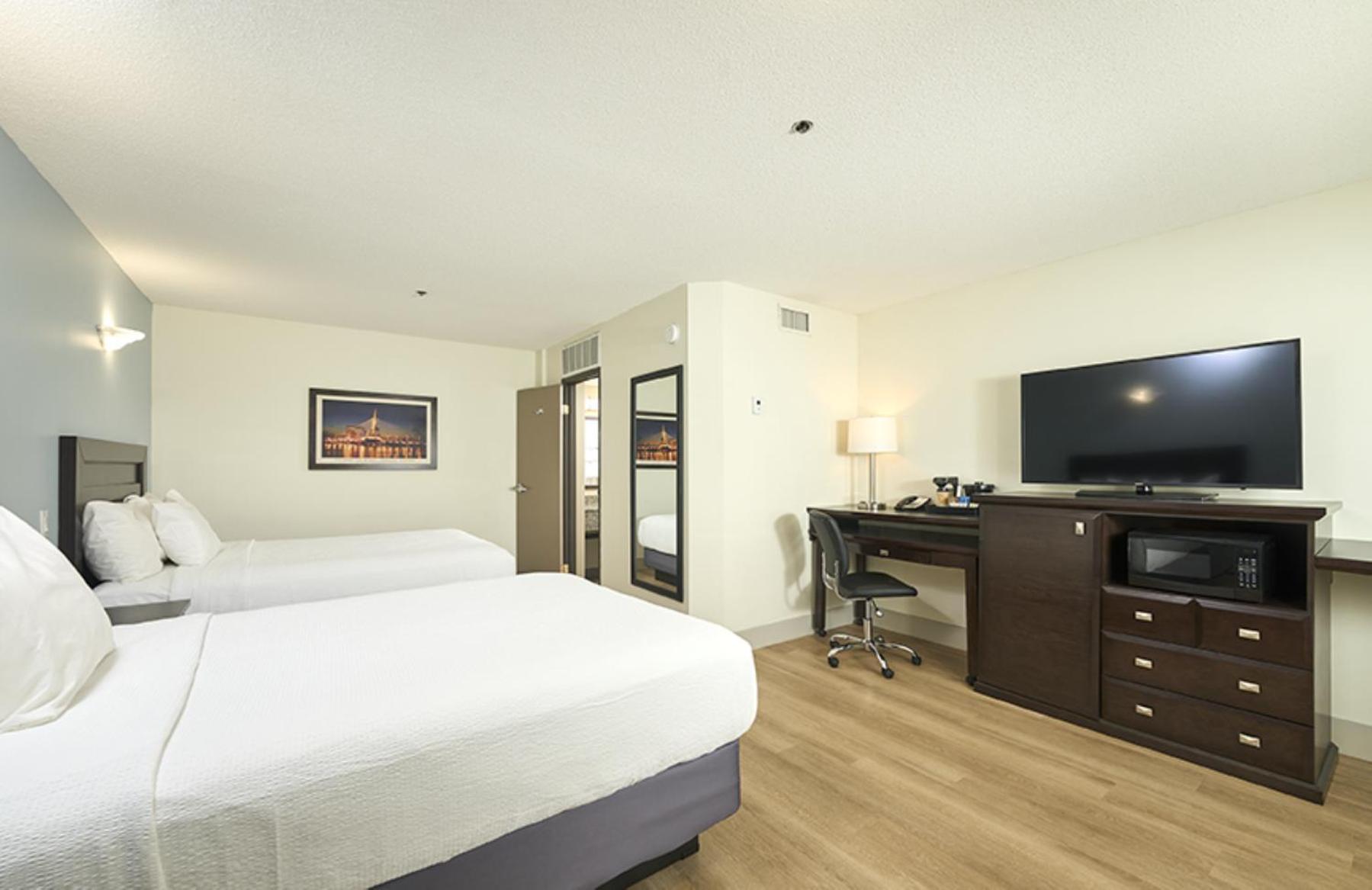 Deluxe Queen Room