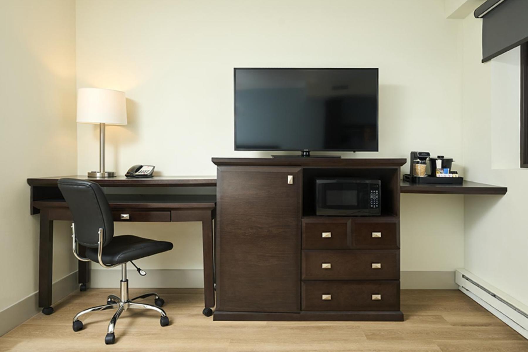 Deluxe Queen Room