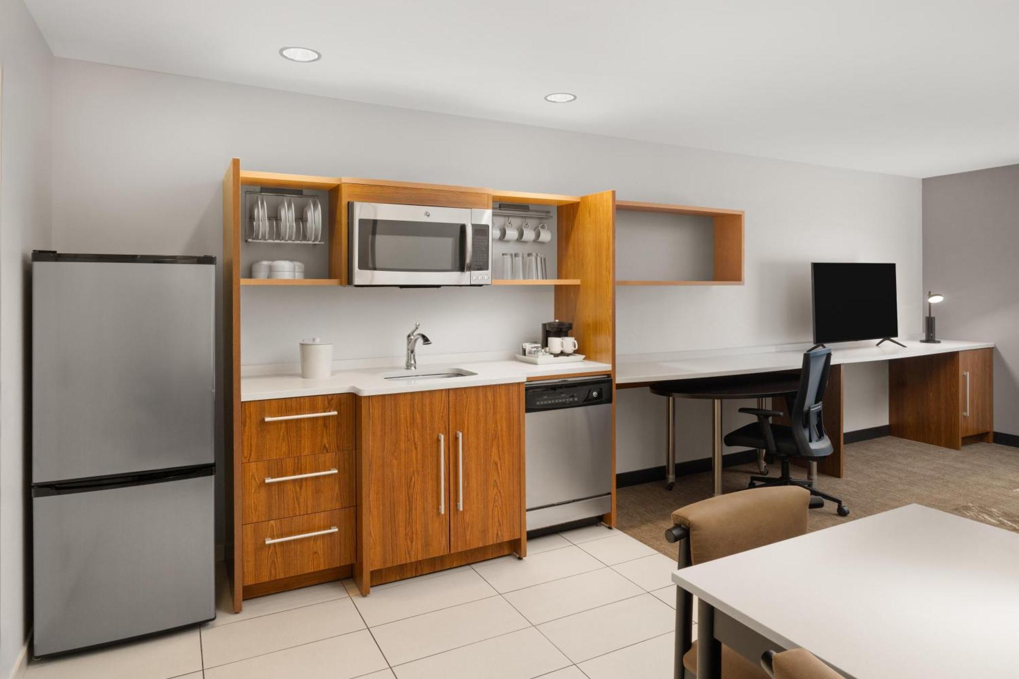 One-Bedroom King Suite - Non-Smoking