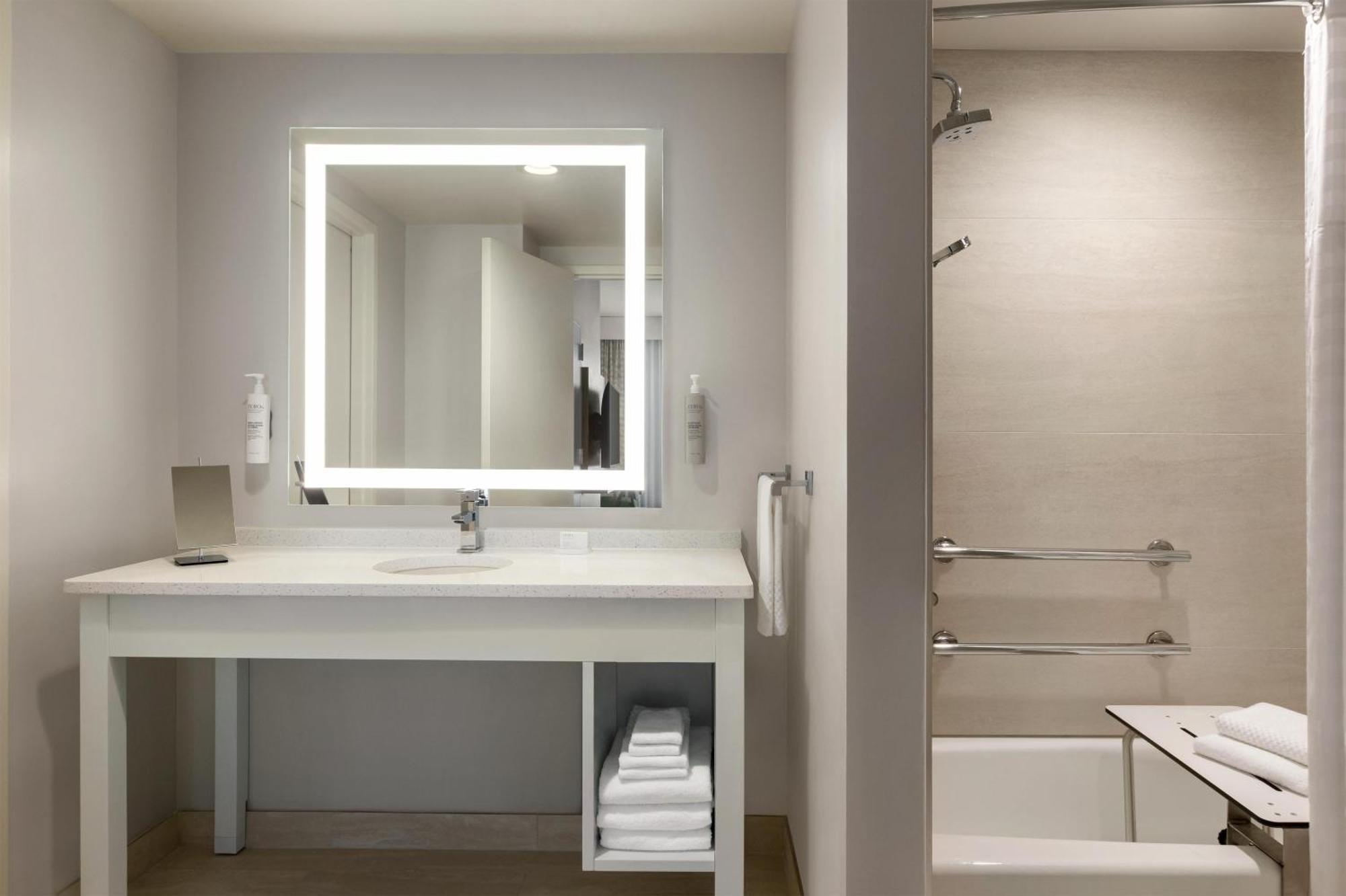 King Studio Balcony Bath Tub Gulf View or Mobility Accessible,1756912891:JPEG