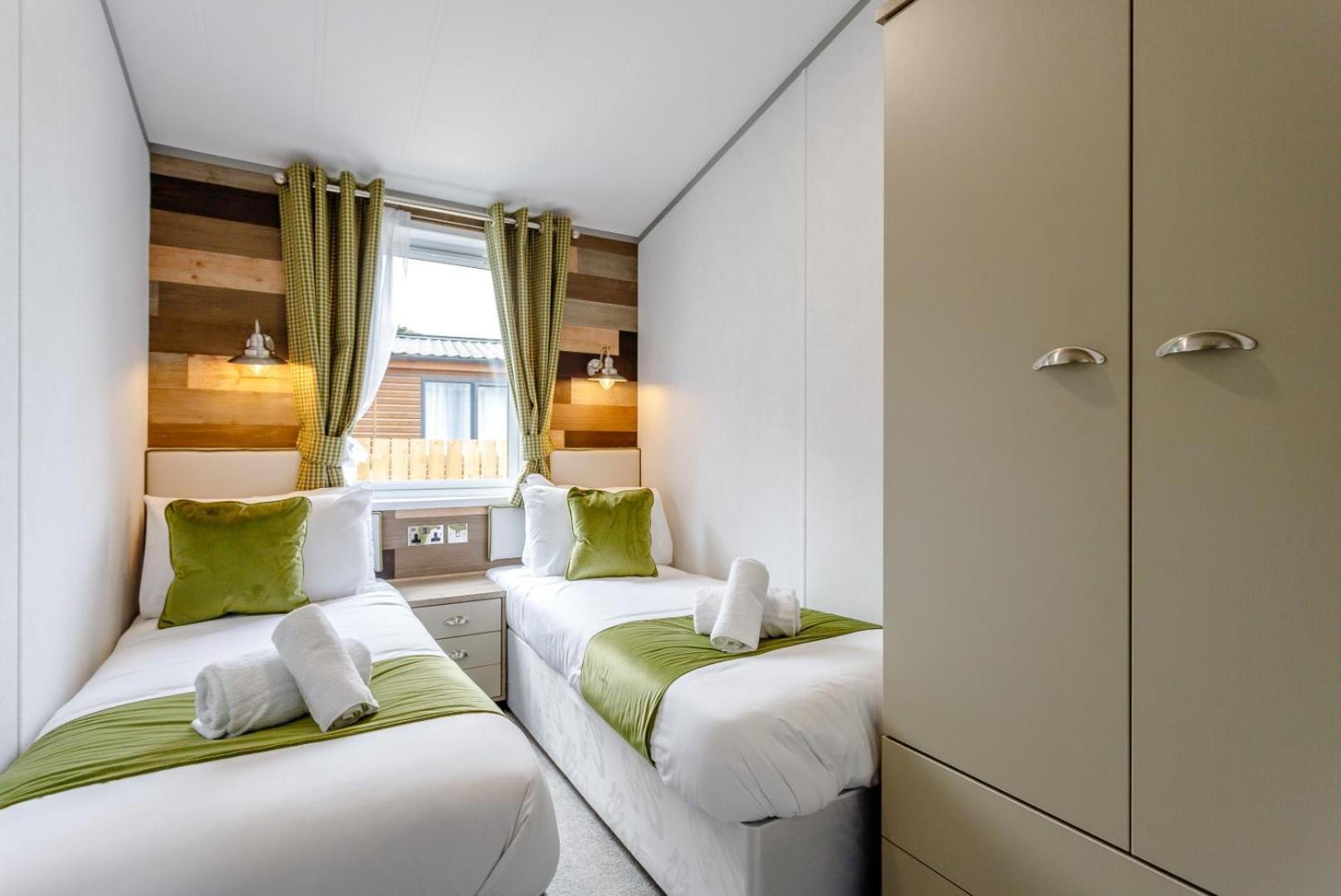 6 berth Waterside lodge 3 Bed Hot Tub No Pets