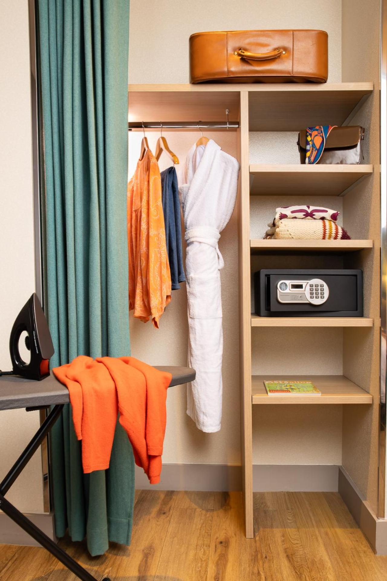 Superior Reverie Room