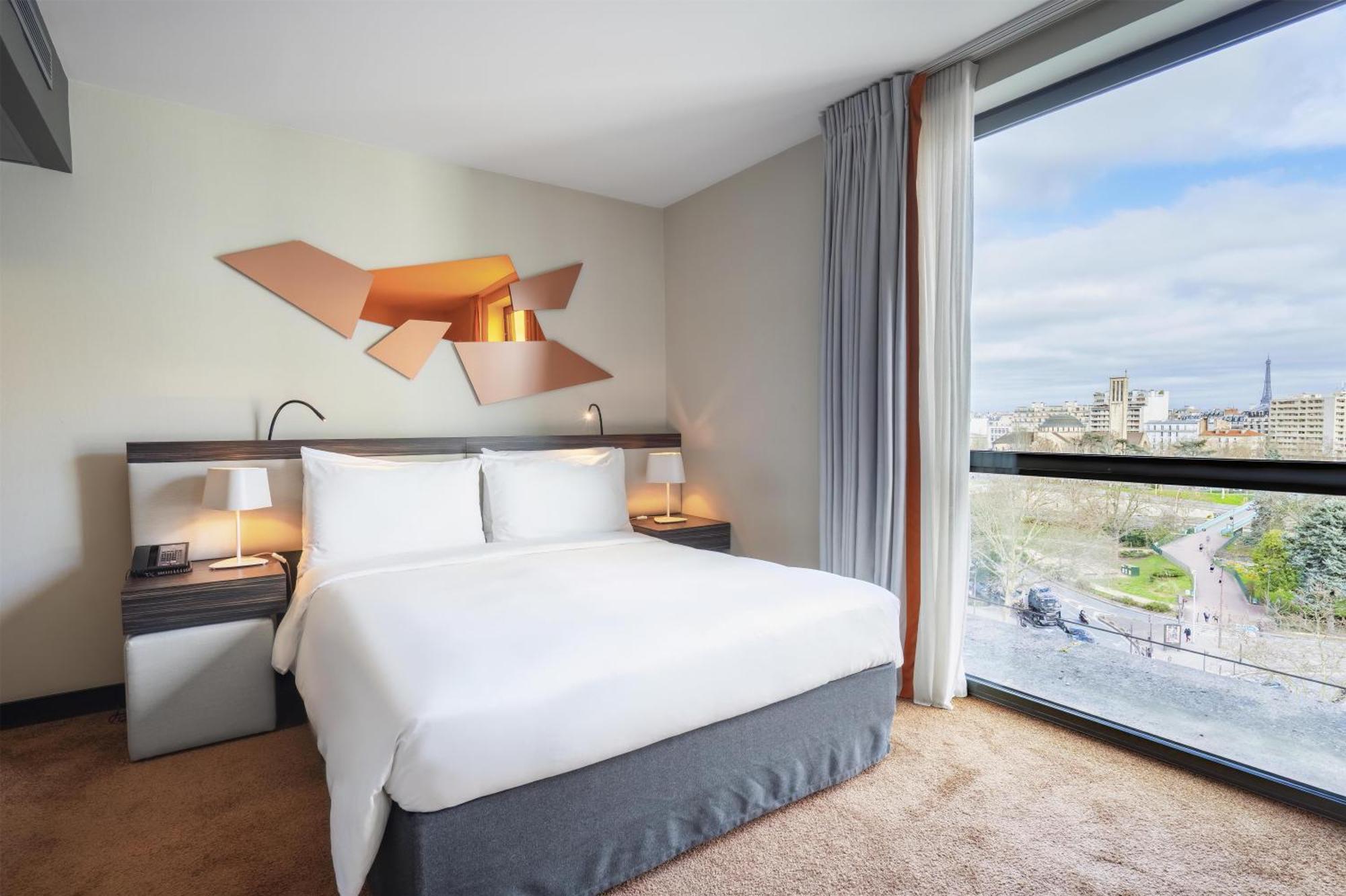 One-Bedroom King Suite Eiffel Tower View,1758282922:JPEG