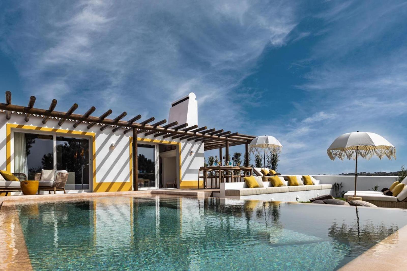 Villa com Piscina Privada