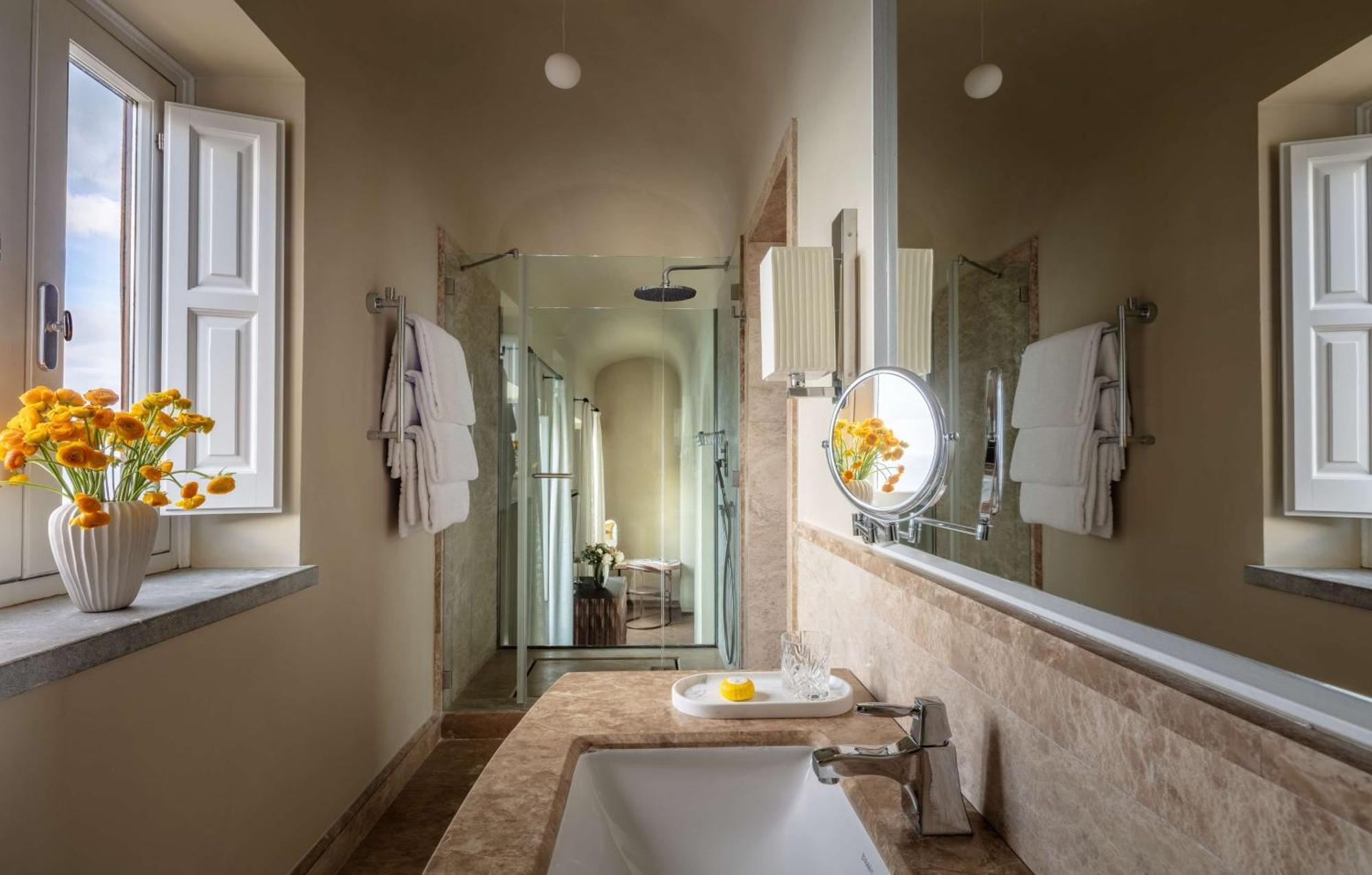 Junior Suite mit Meerblick, Terrasse und Whirlpool