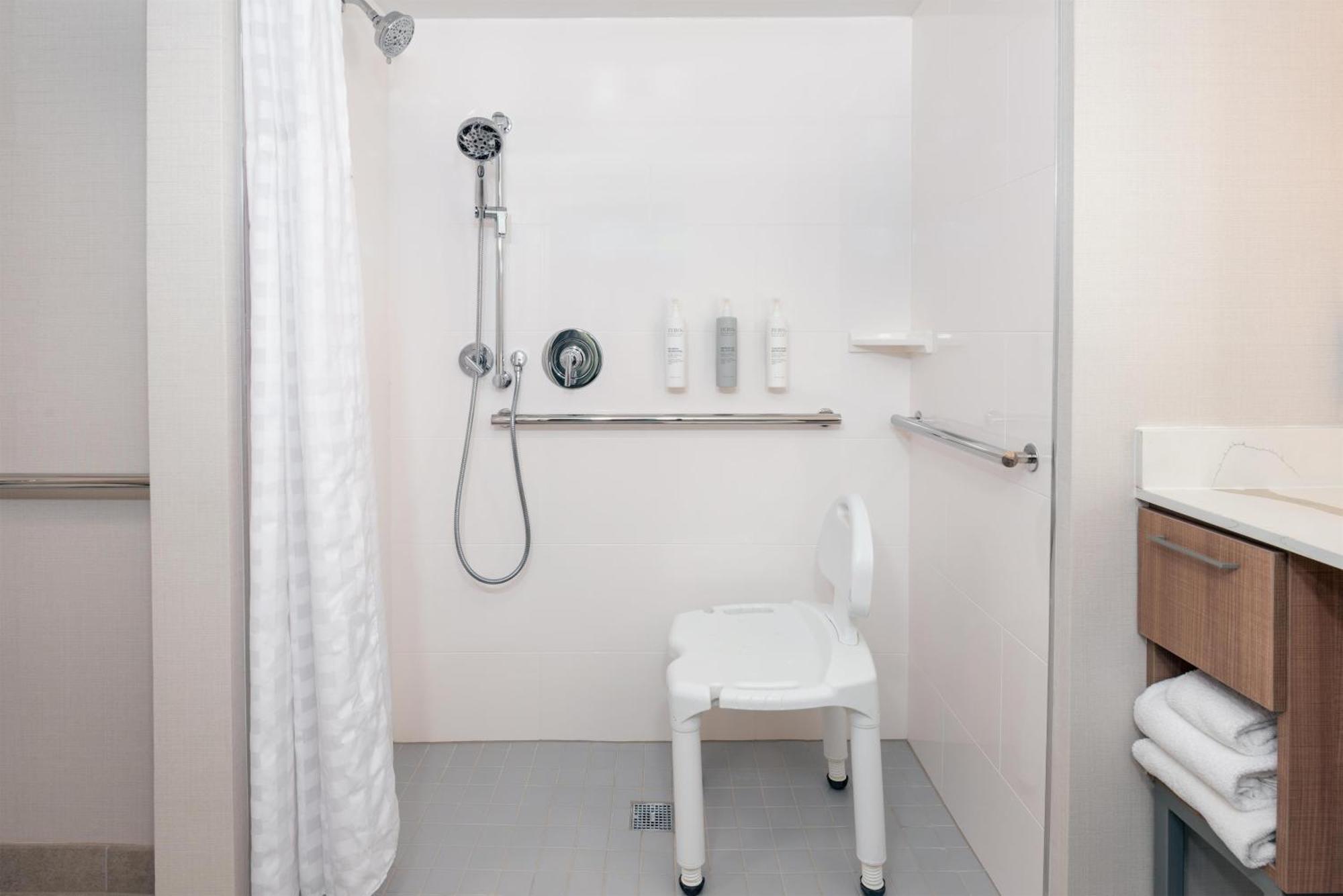 Suite with Two Queen Beds and Shower - Mobility and Hearing Access/Non-Smoking