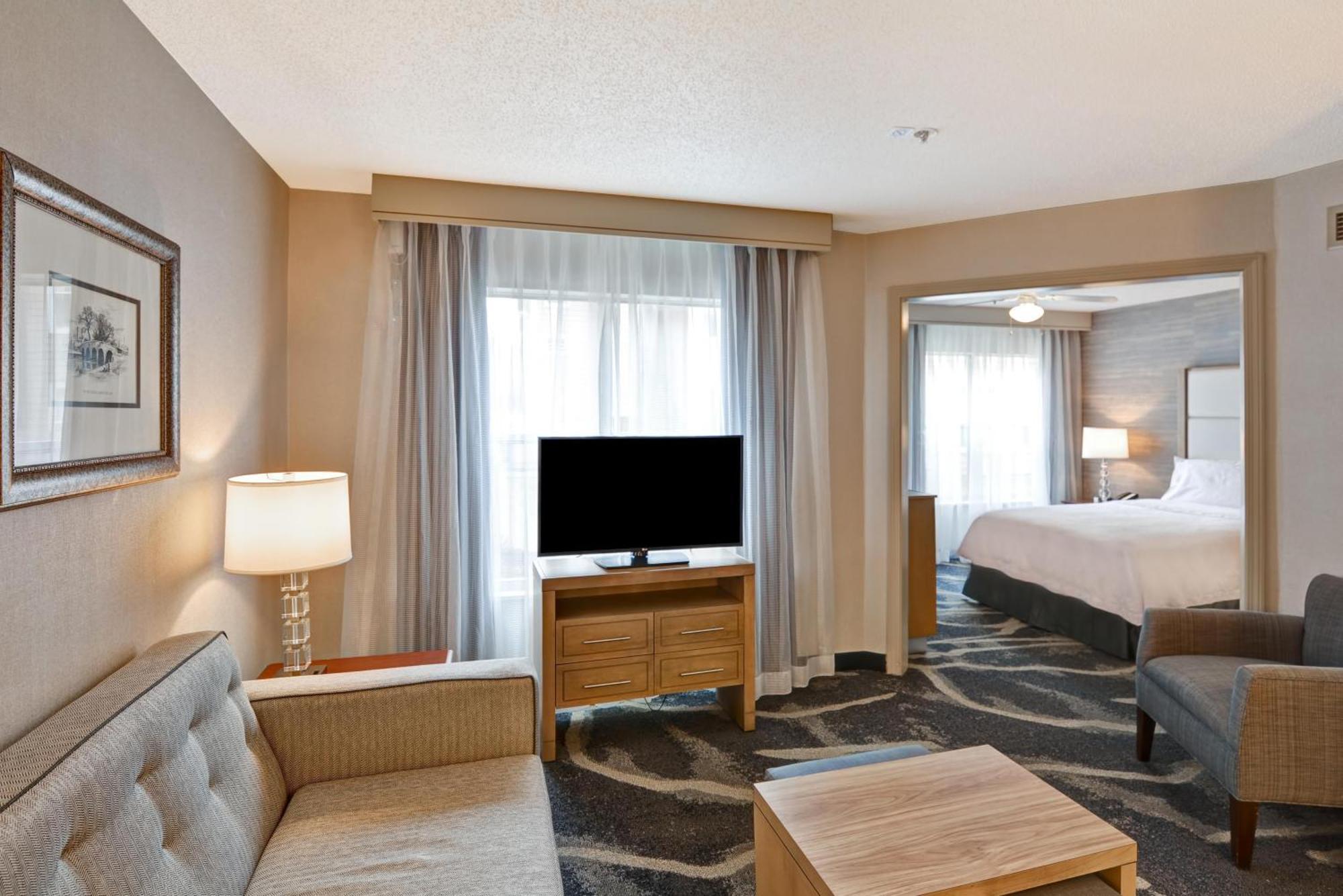Double Room with Tub - Mobility and Hearing Access/Non-Smoking