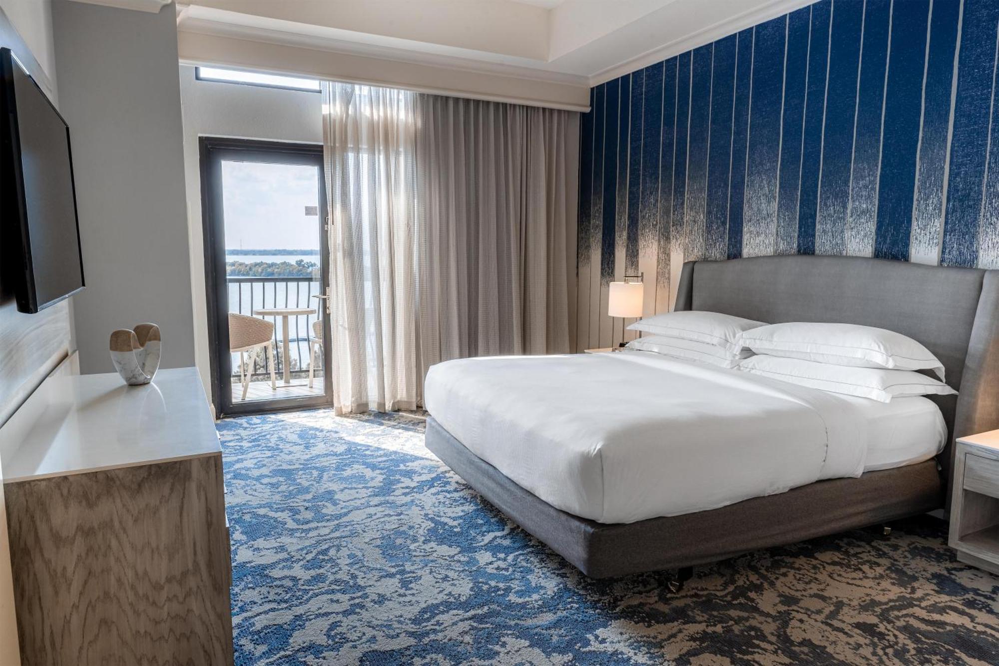King Suite Balcony Harbour View