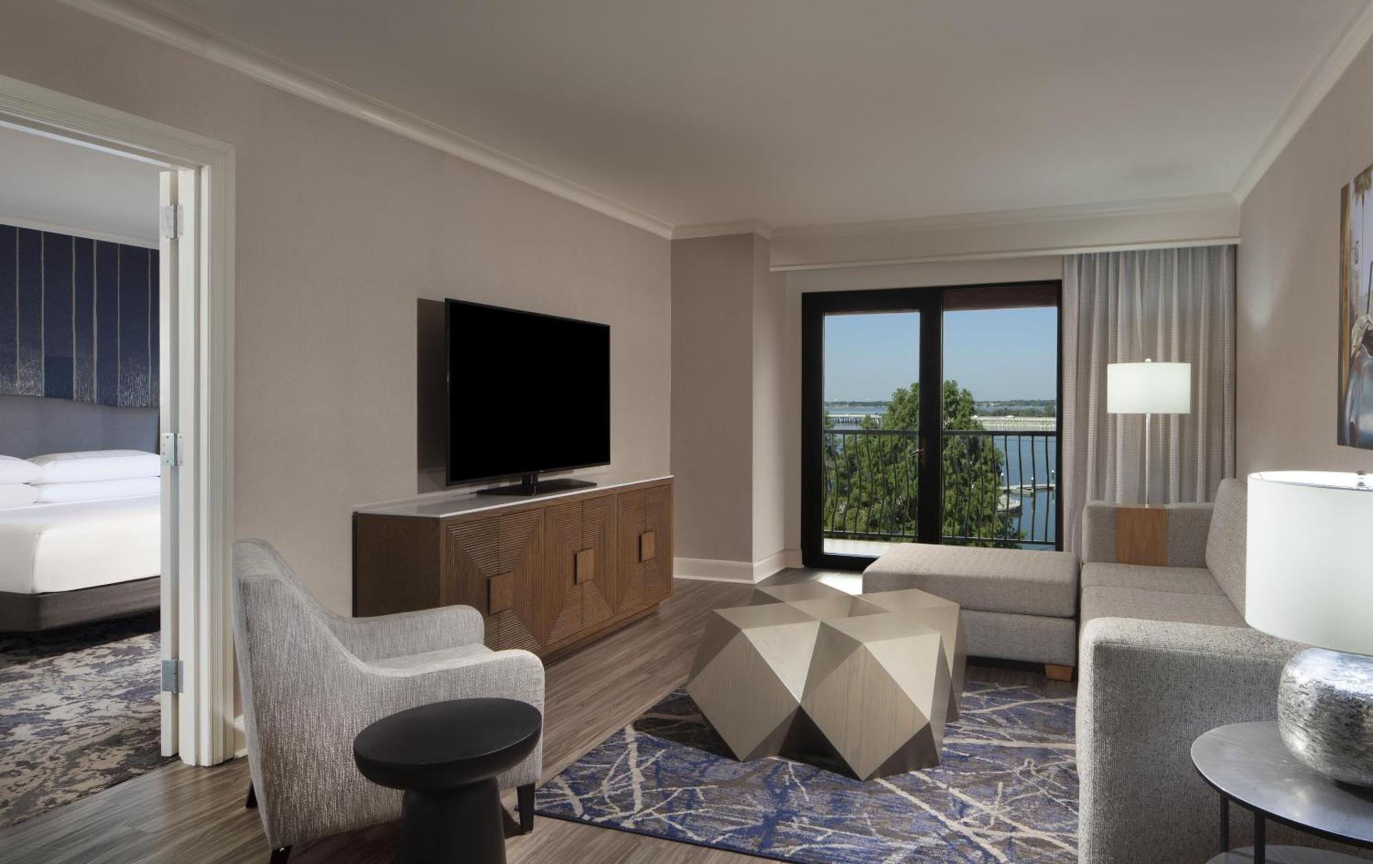 King Suite Balcony Harbour View