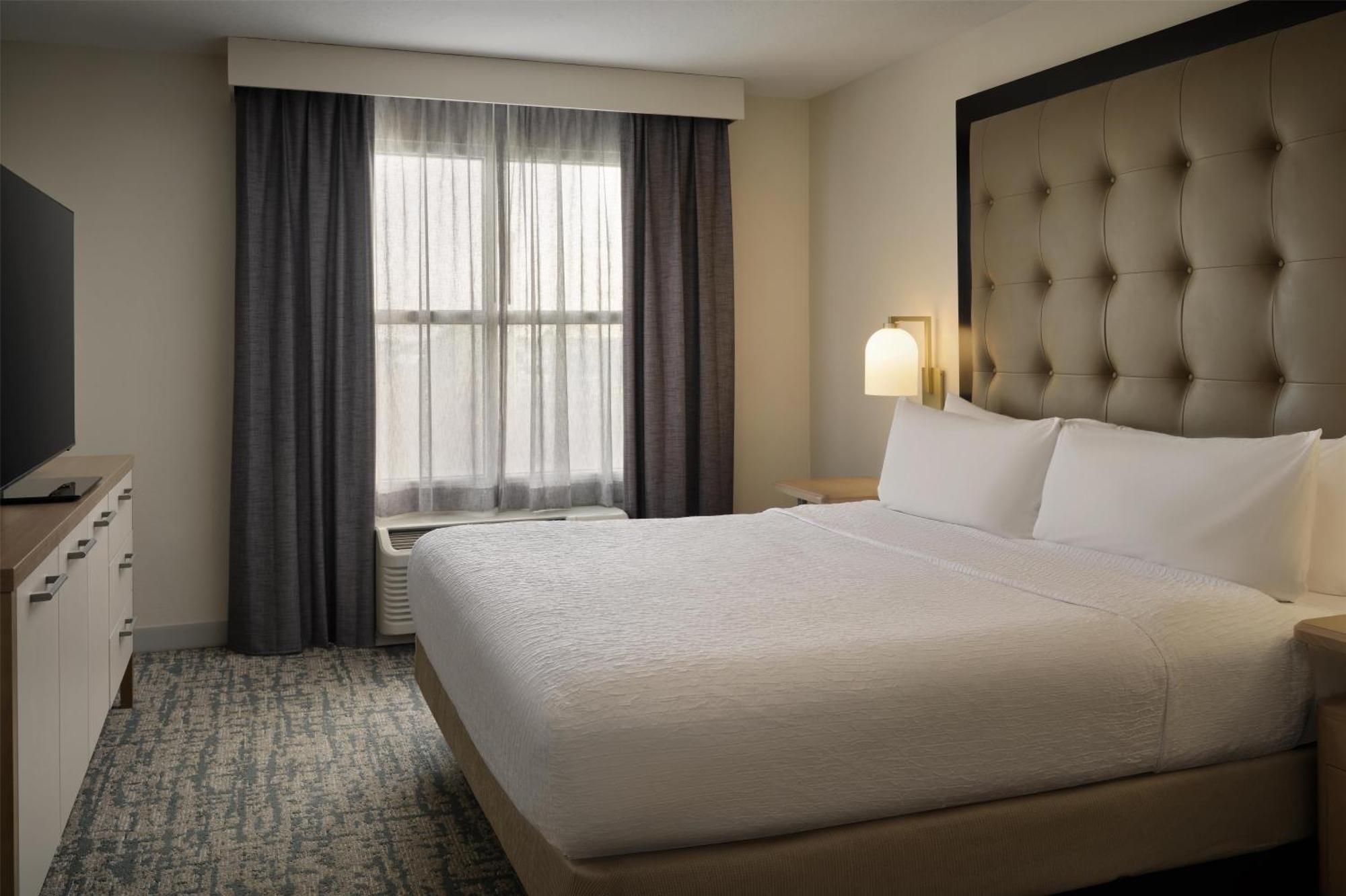 One-Bedroom King Suite Non-Smoking