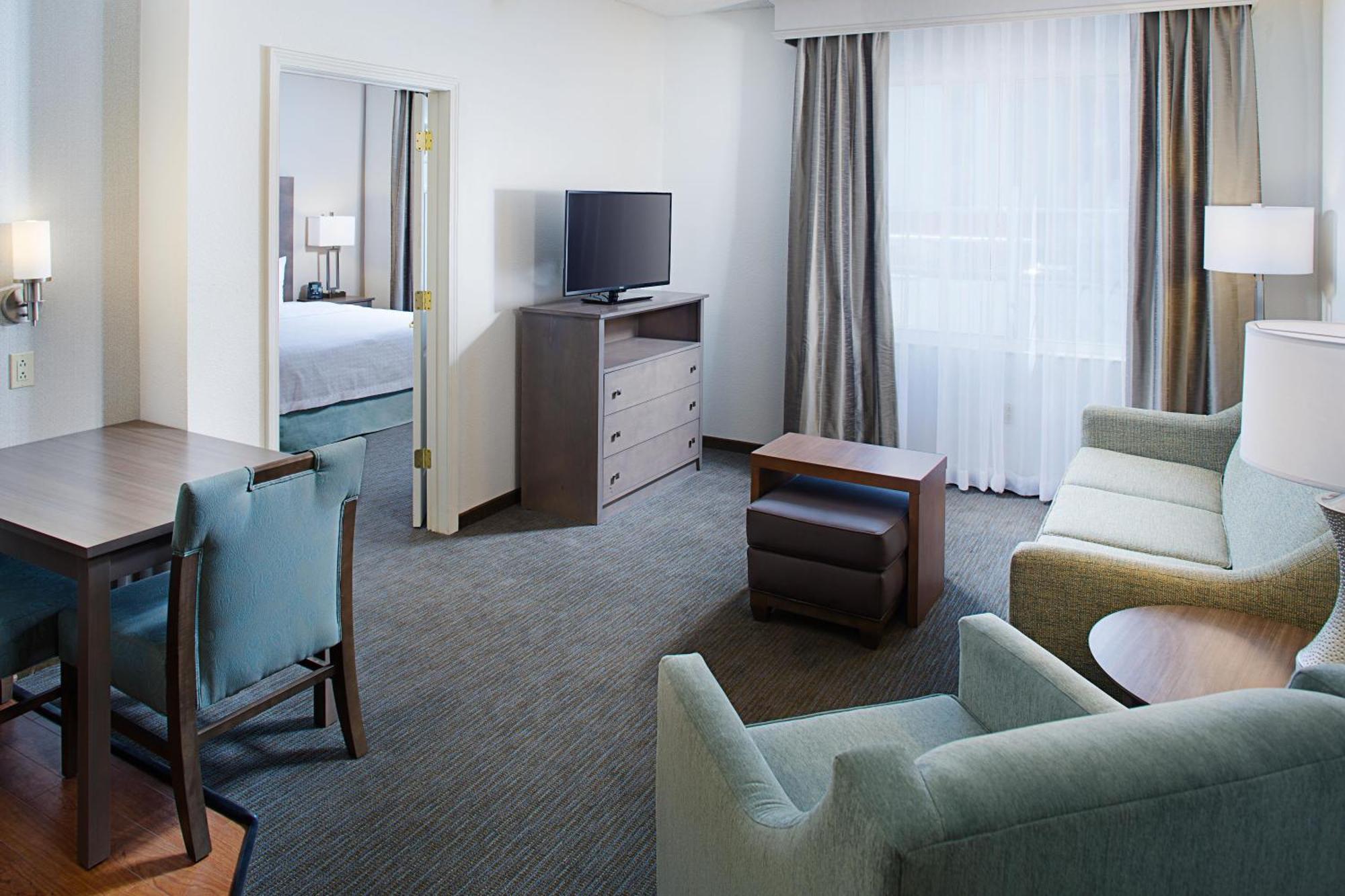 One-Bedroom King Suite - Non-Smoking