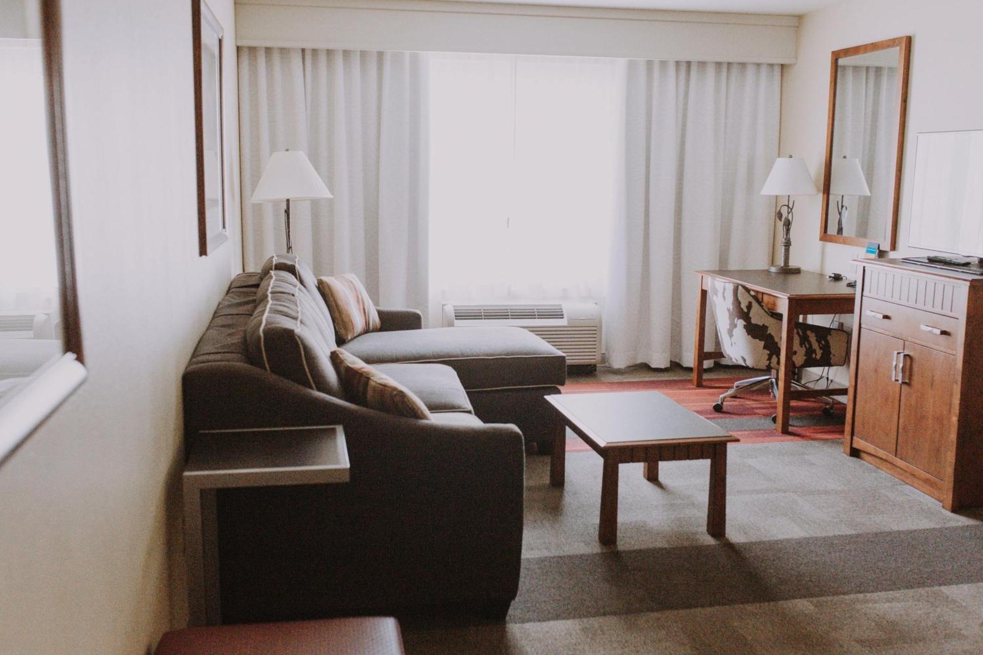 King Studio Suite with Whirlpool - Non-Smoking