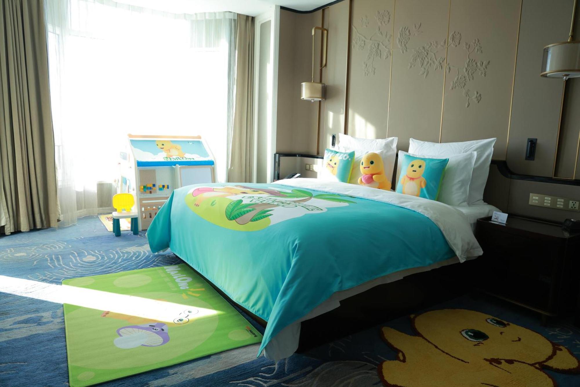Nailong Theme Room with king bed