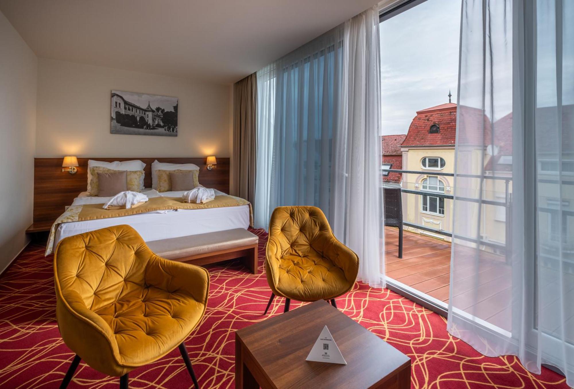 Doppel-/Zweibettzimmer mit eigener Terrasse