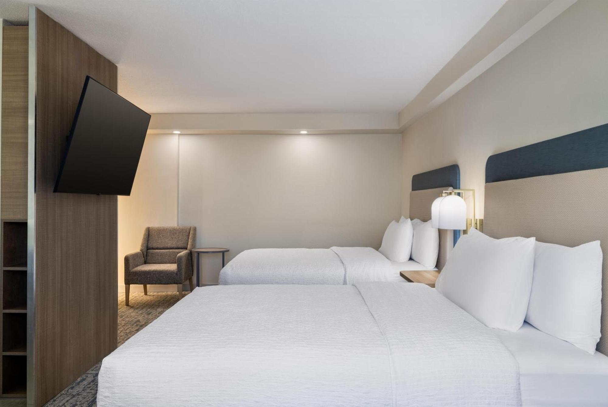 One-Bedroom Queen Suite Two Queen Beds