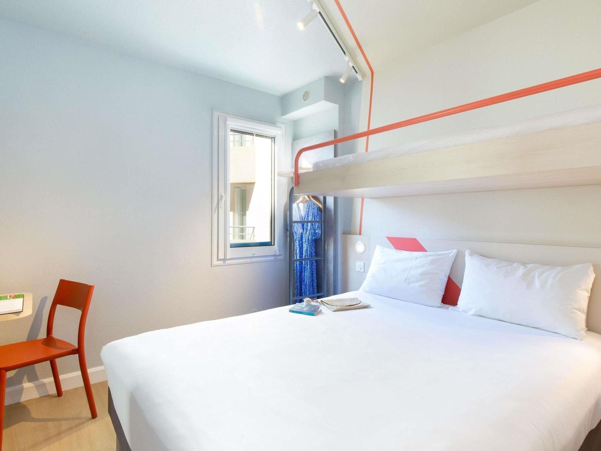 Triple Room One Double Bed One Bunk Bed,1758366425:JPEG