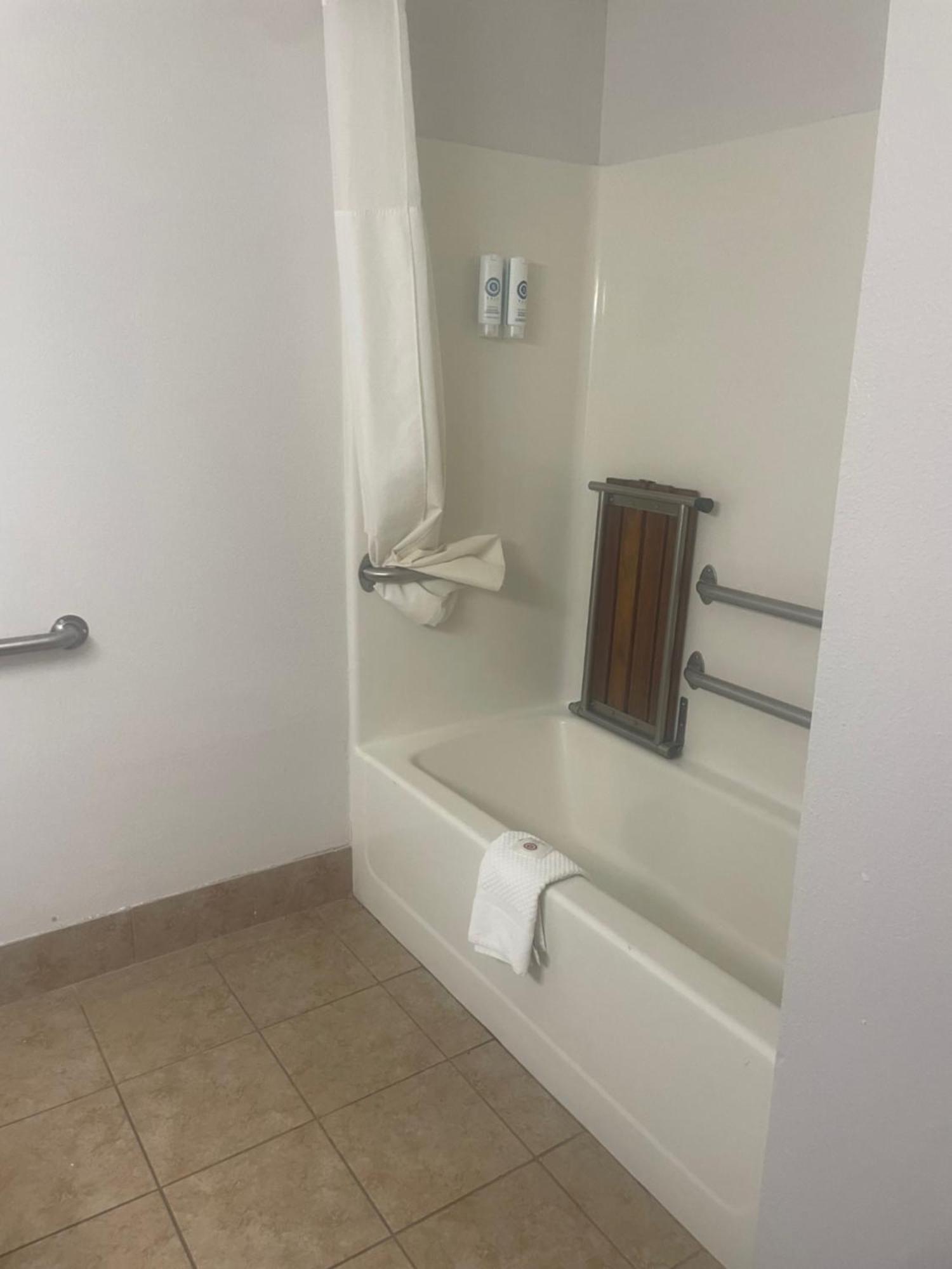 King Room - Accessible/Non-Smoking