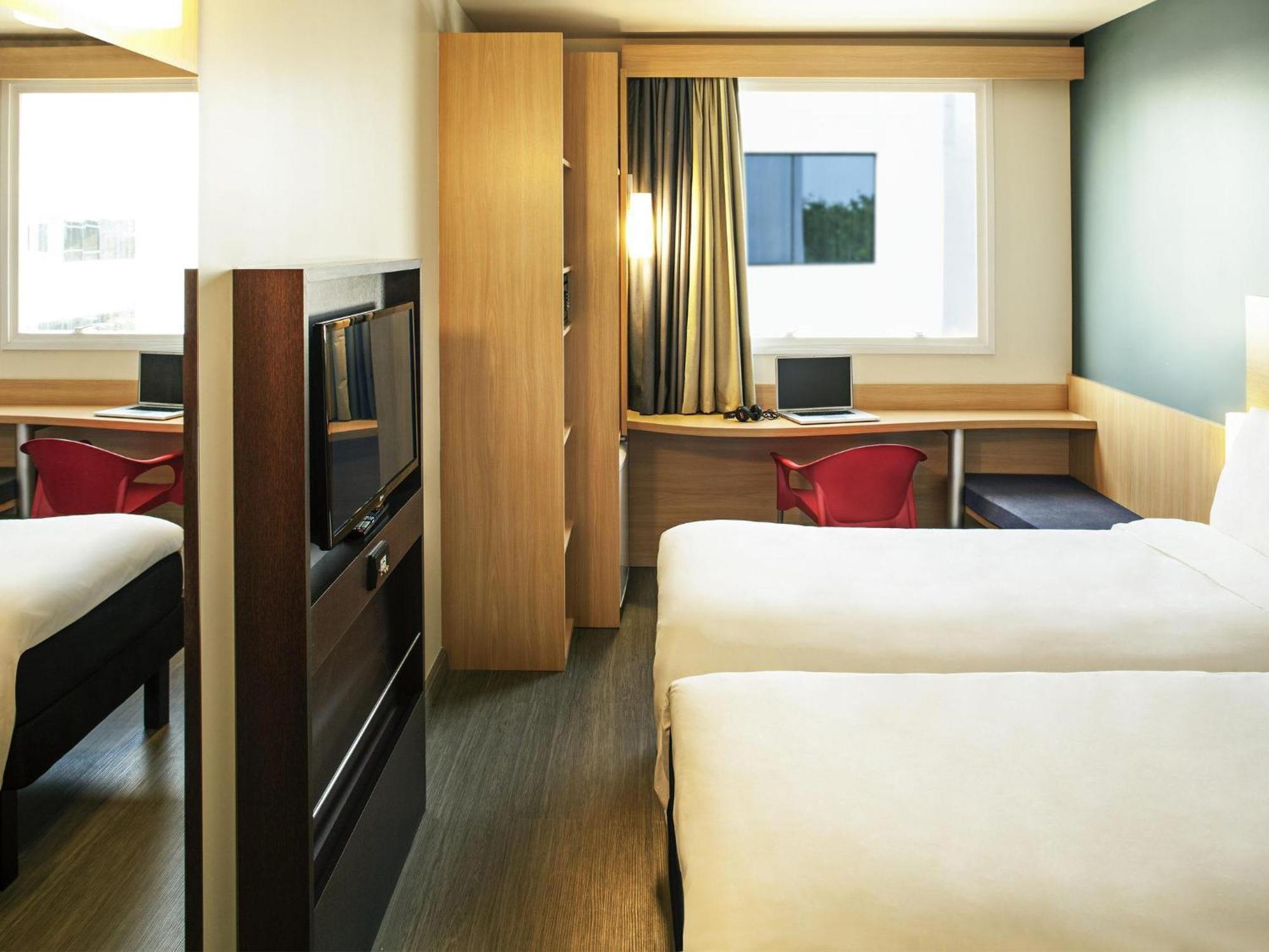 Standard Room with Two Single Beds