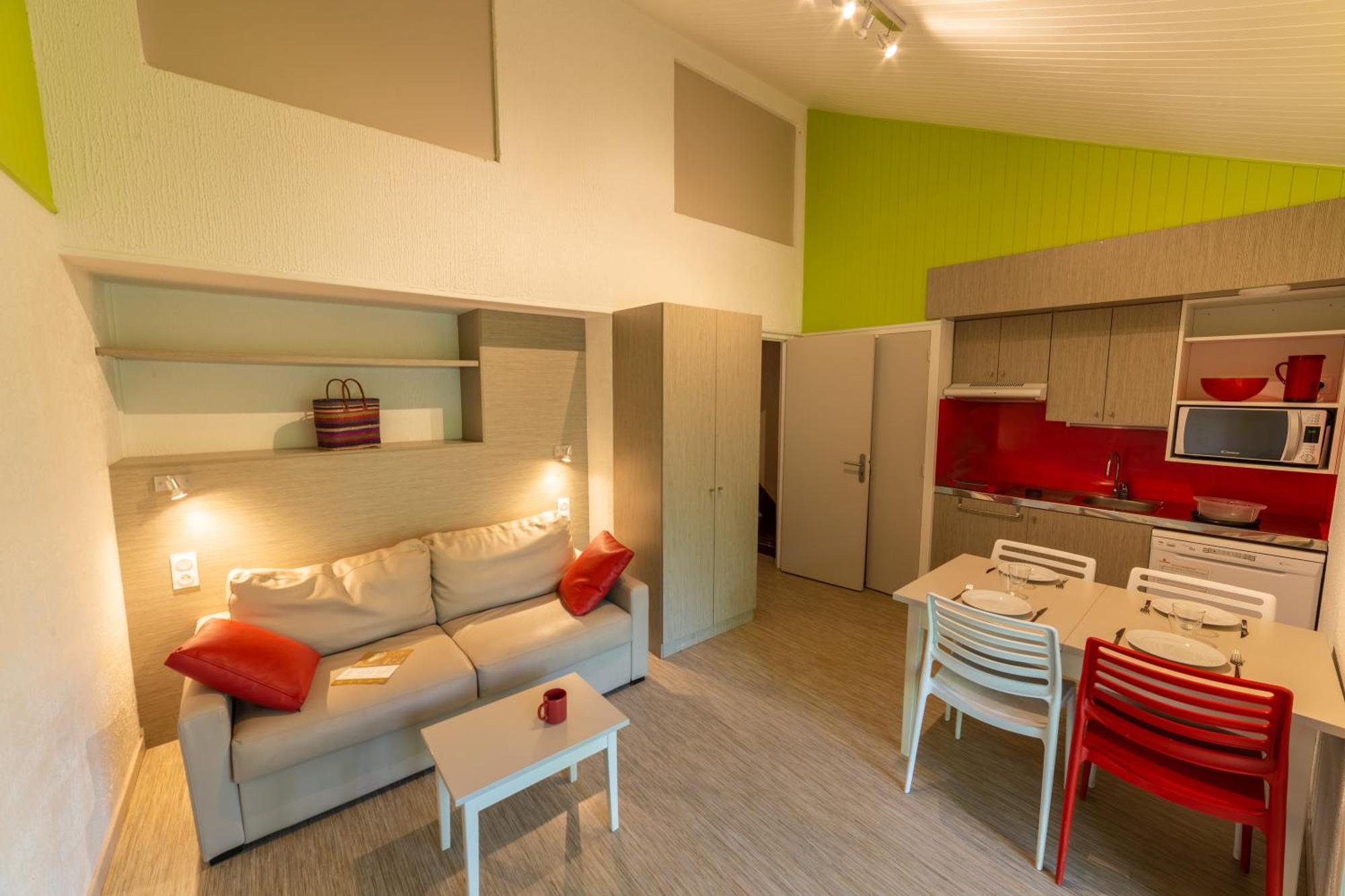 Two-Bedroom Apartment,1758401799:JPEG