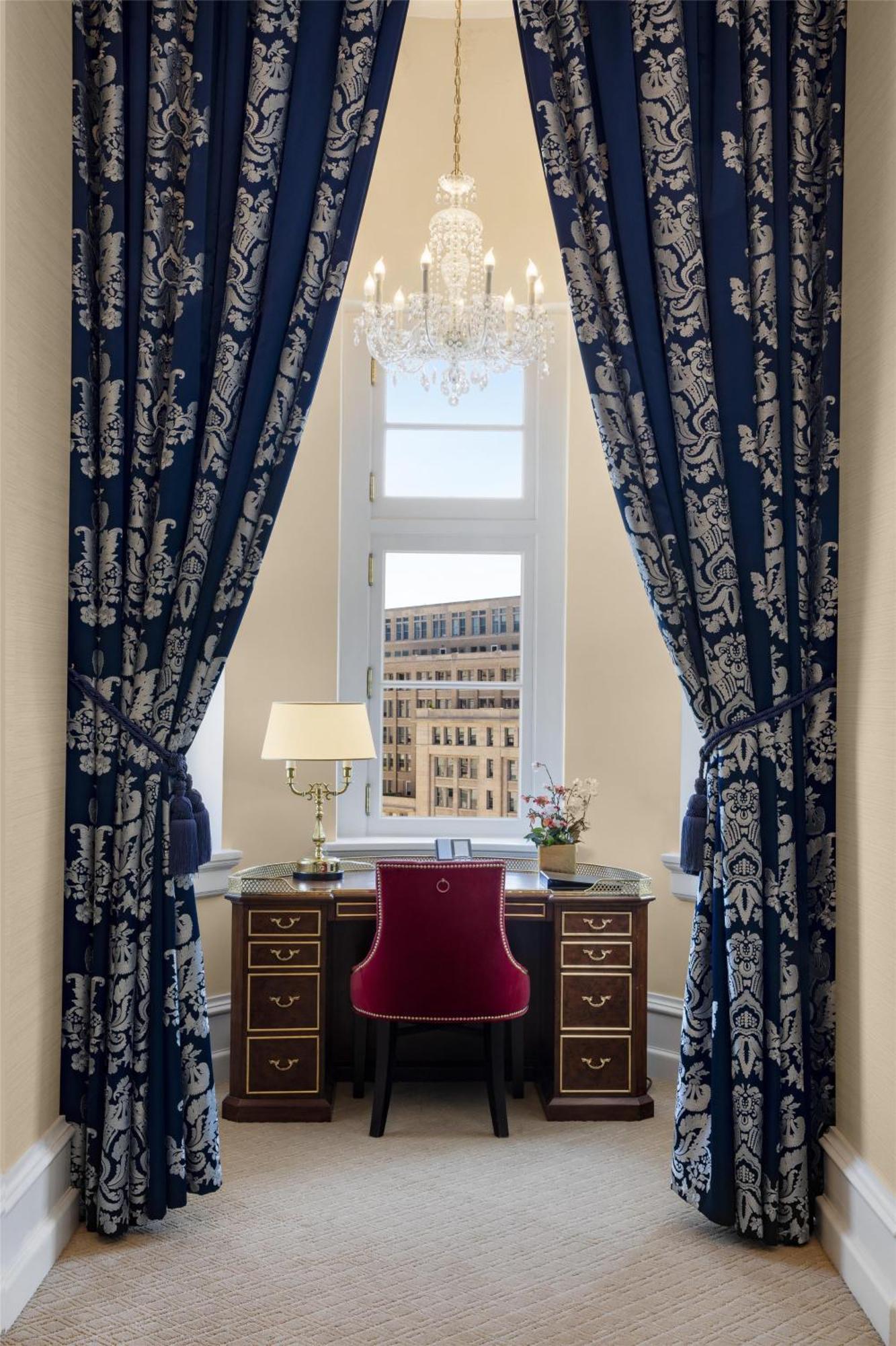 Junior King Suite