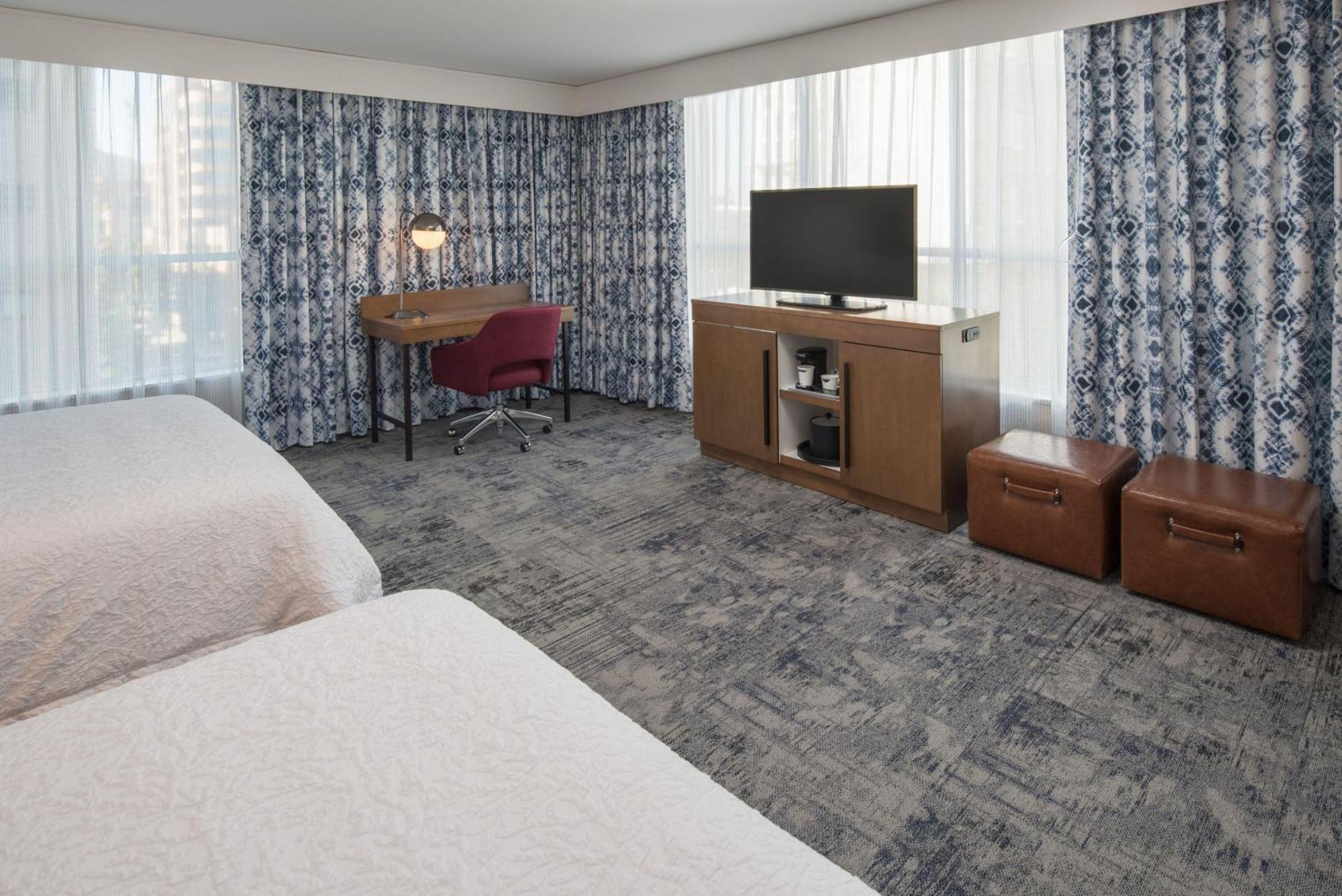 Queen Room Two Queen Beds Mobility Hearing Access or Non-Smoking