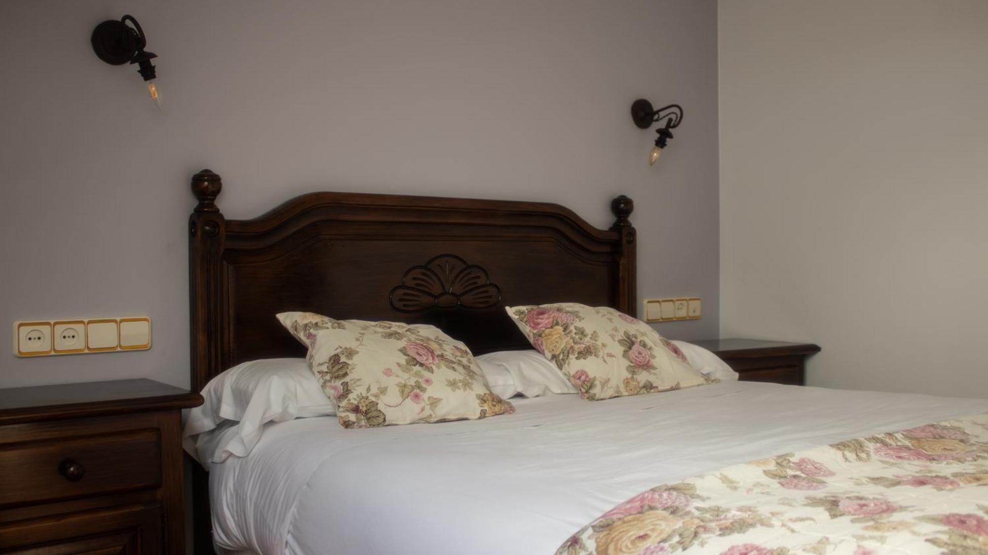 Budget Double Room Attic,1758468913:JPEG