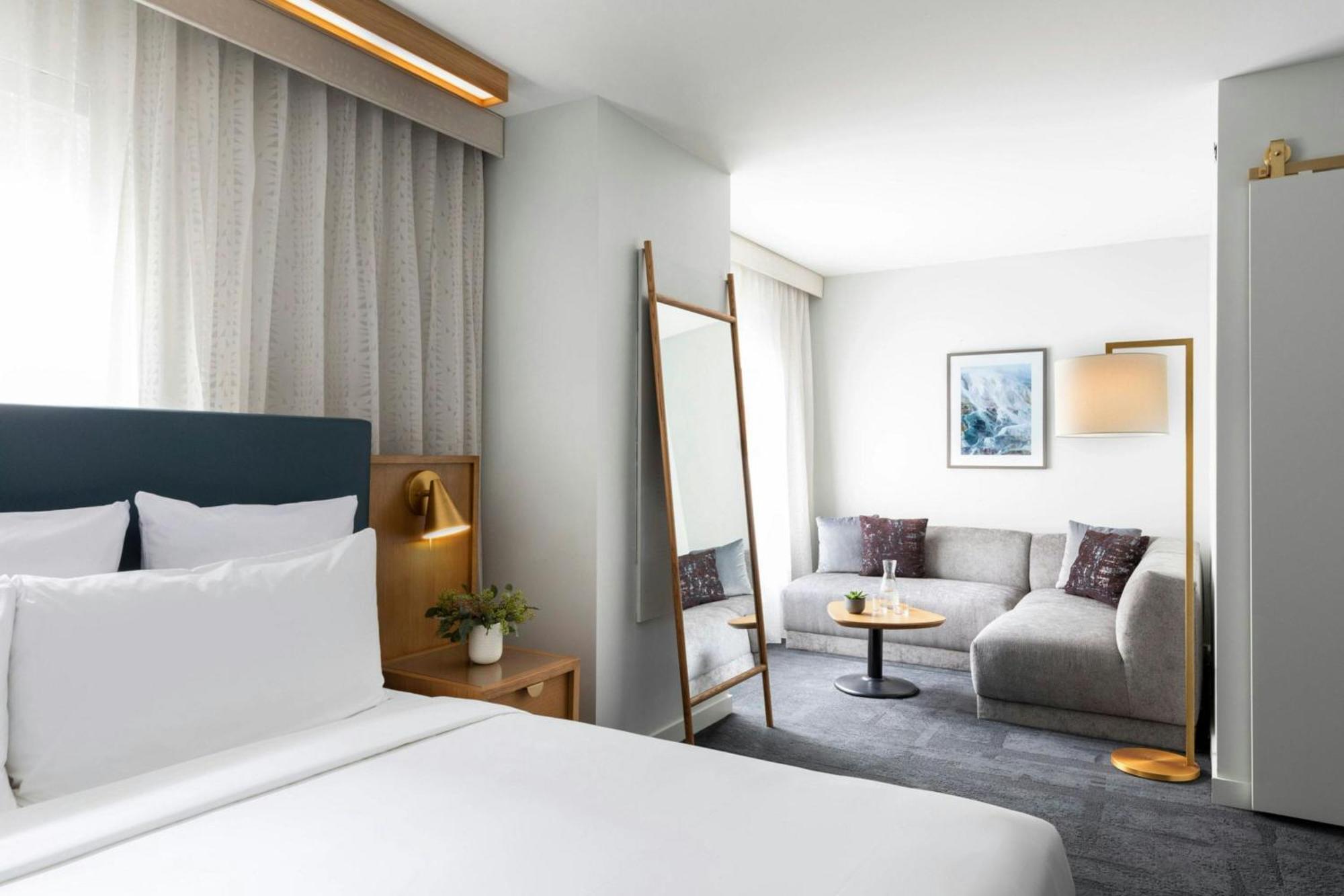 One-Bedroom King Suite