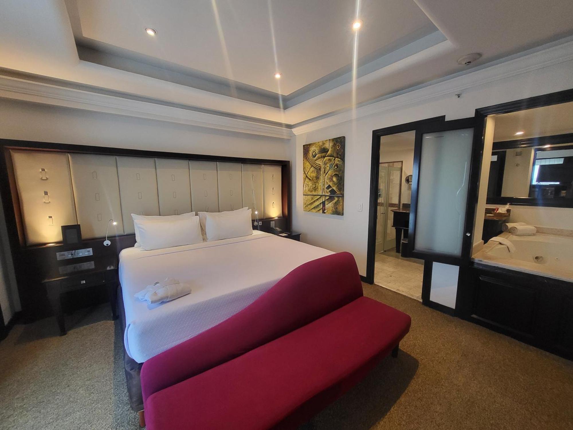 King Room - Ladies First/Non-Smoking