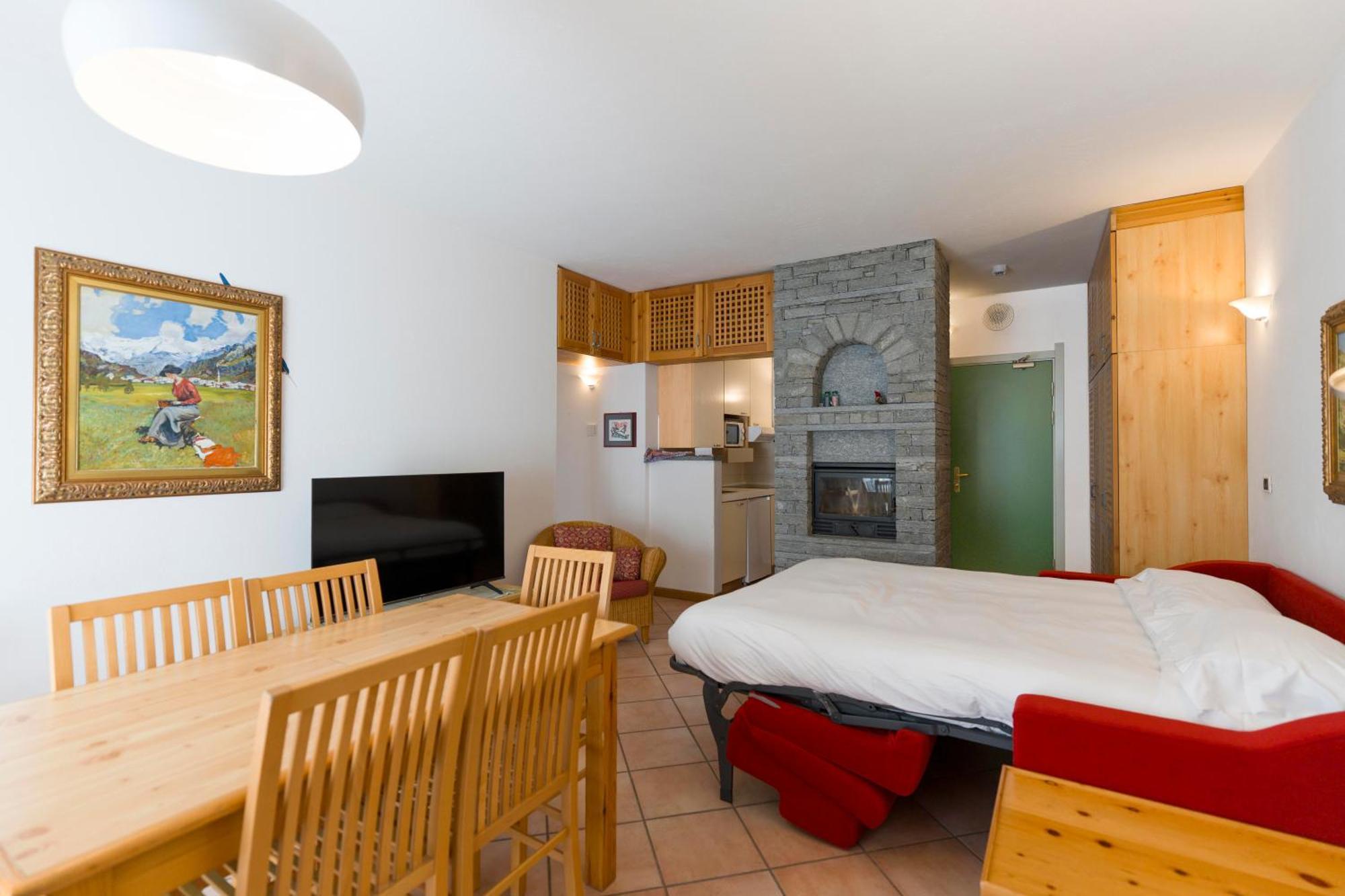 Appartamento con 2 Camere da Letto, Balcone e Terrazza