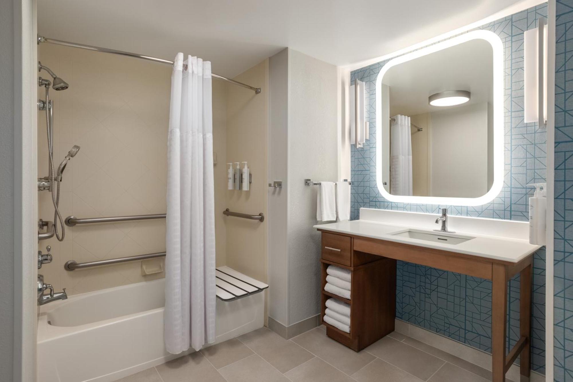 King Suite Accessible Tub Mobility Hearing Access or Non-Smoking