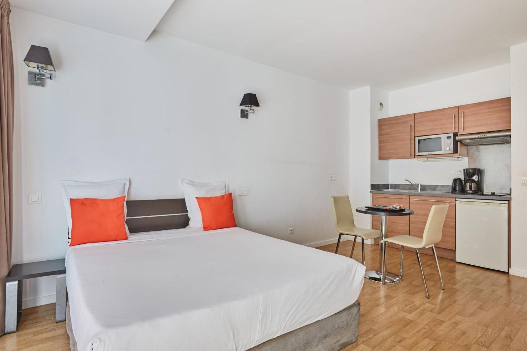 Monolocale con Balcone (2 Adulti)