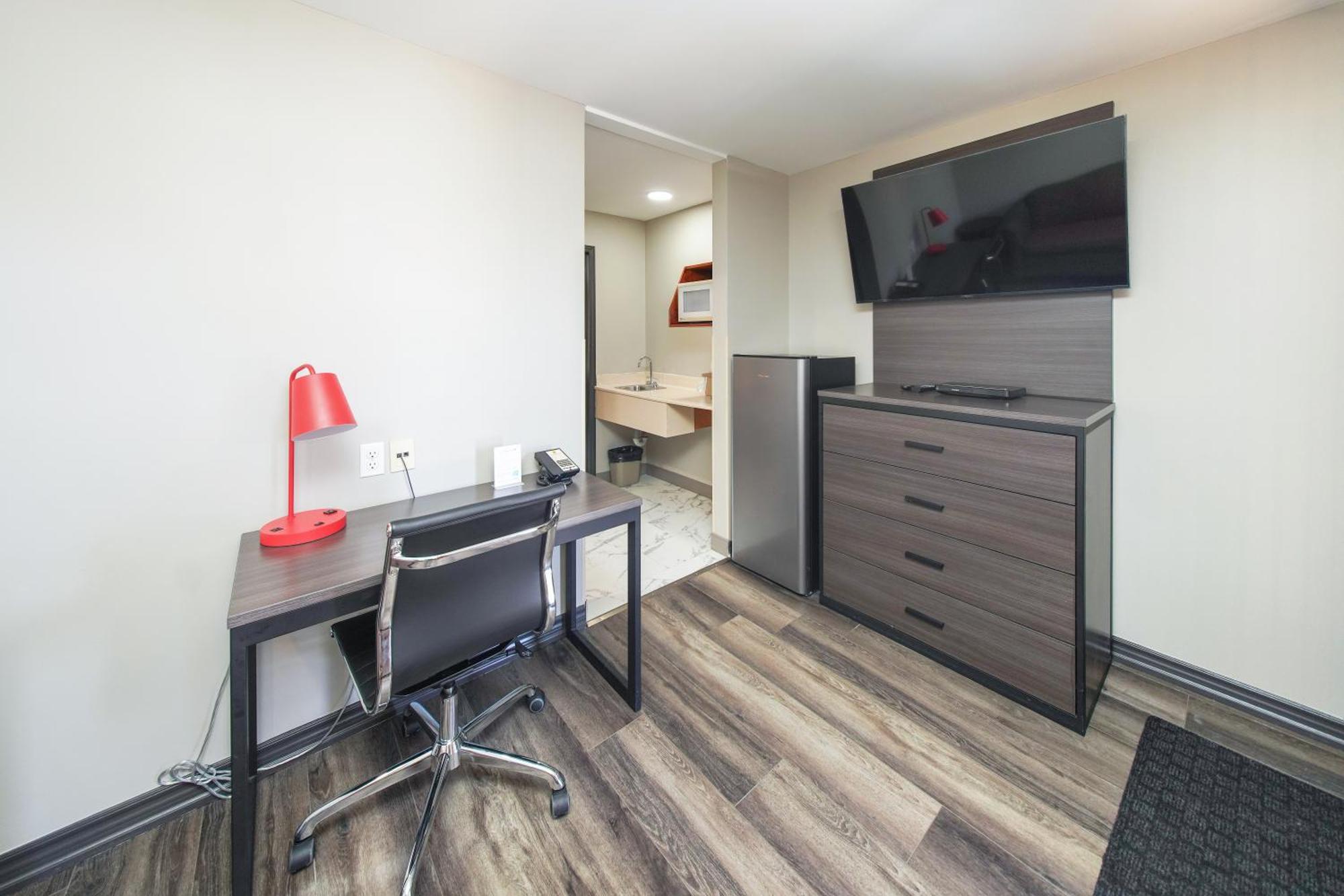 One-Bedroom King Suite - Non-Smoking
