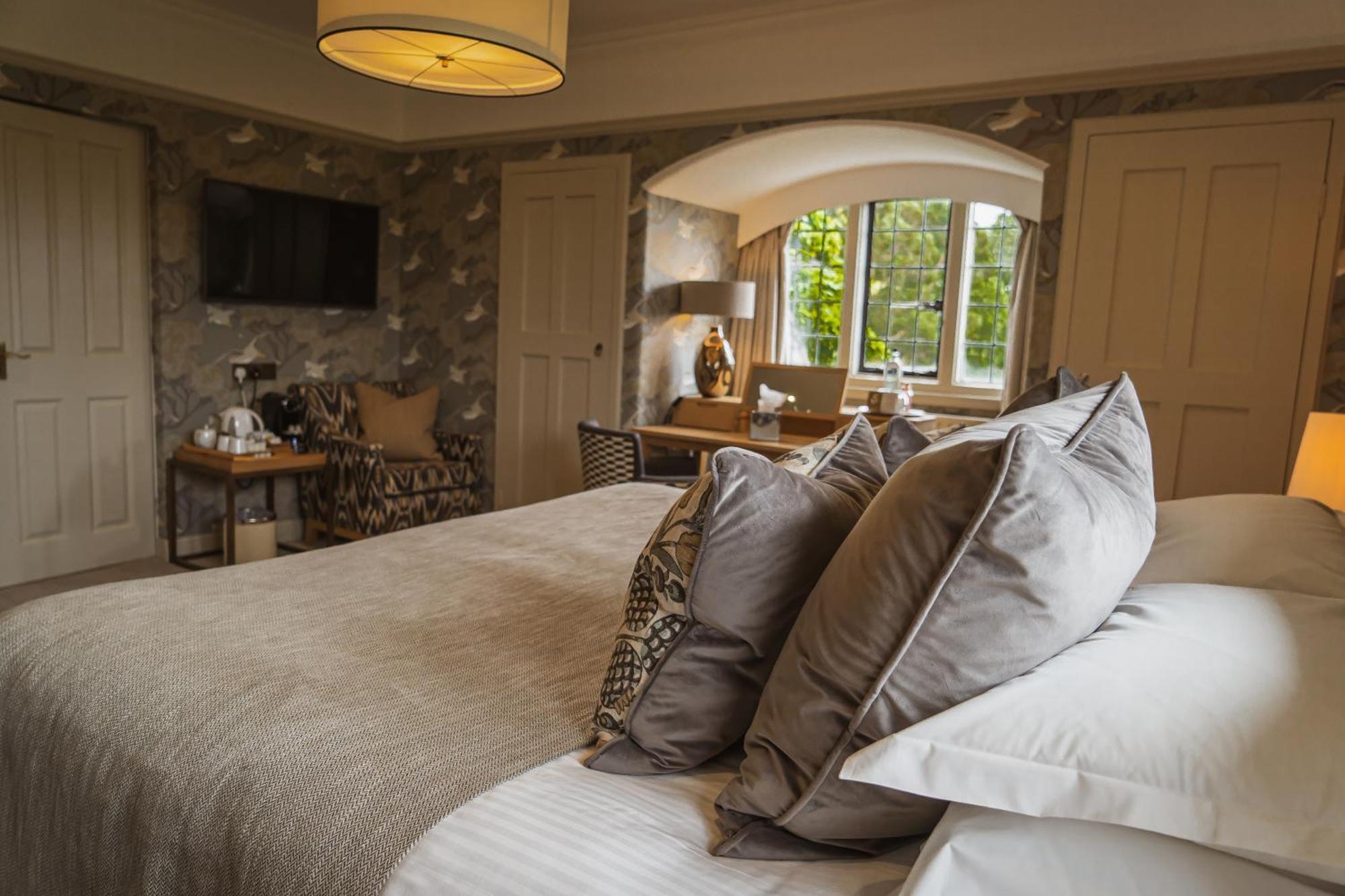 Double or twin Lake View Room