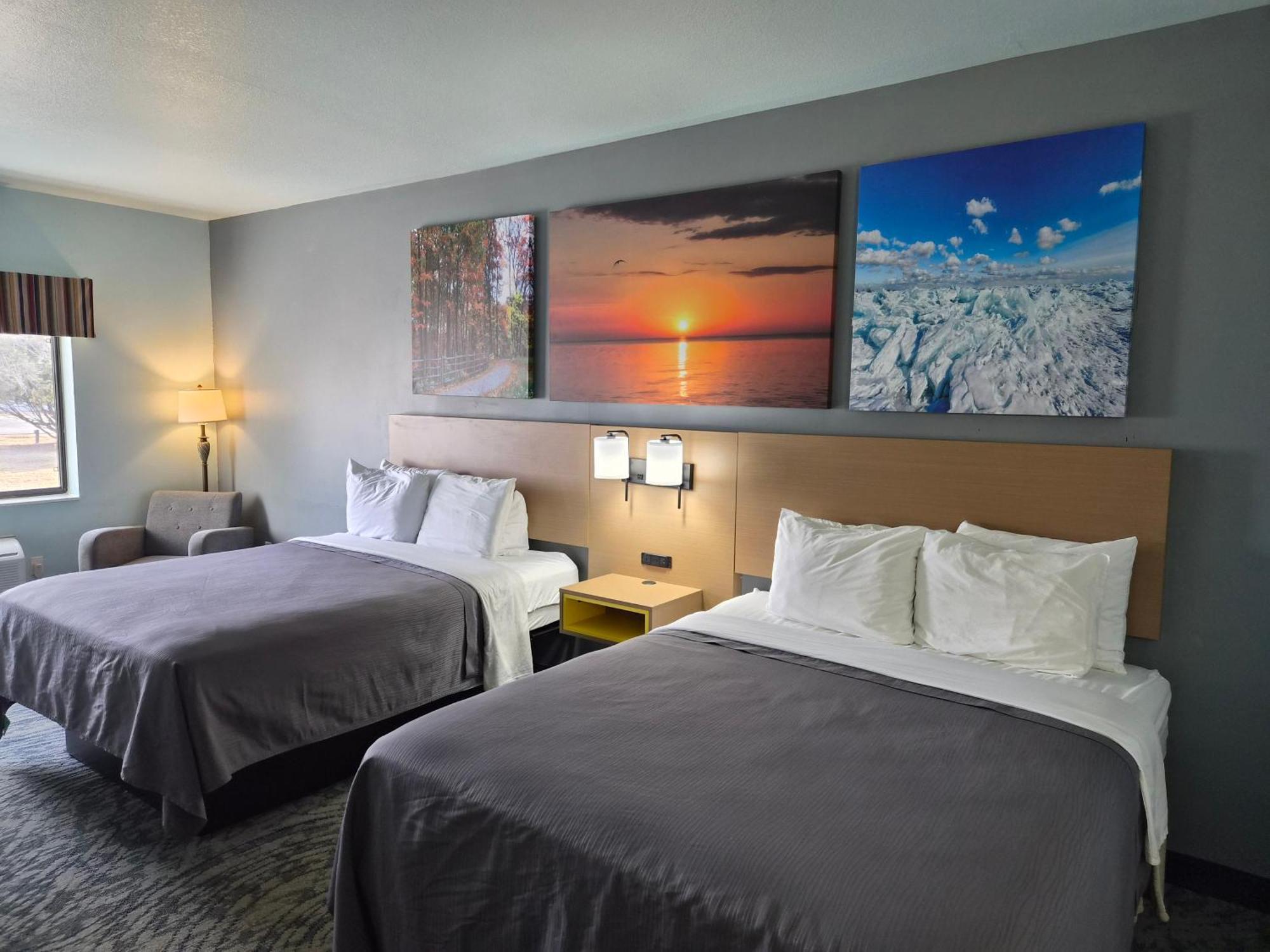 Single Room Two Queen Beds No Pets Allowed