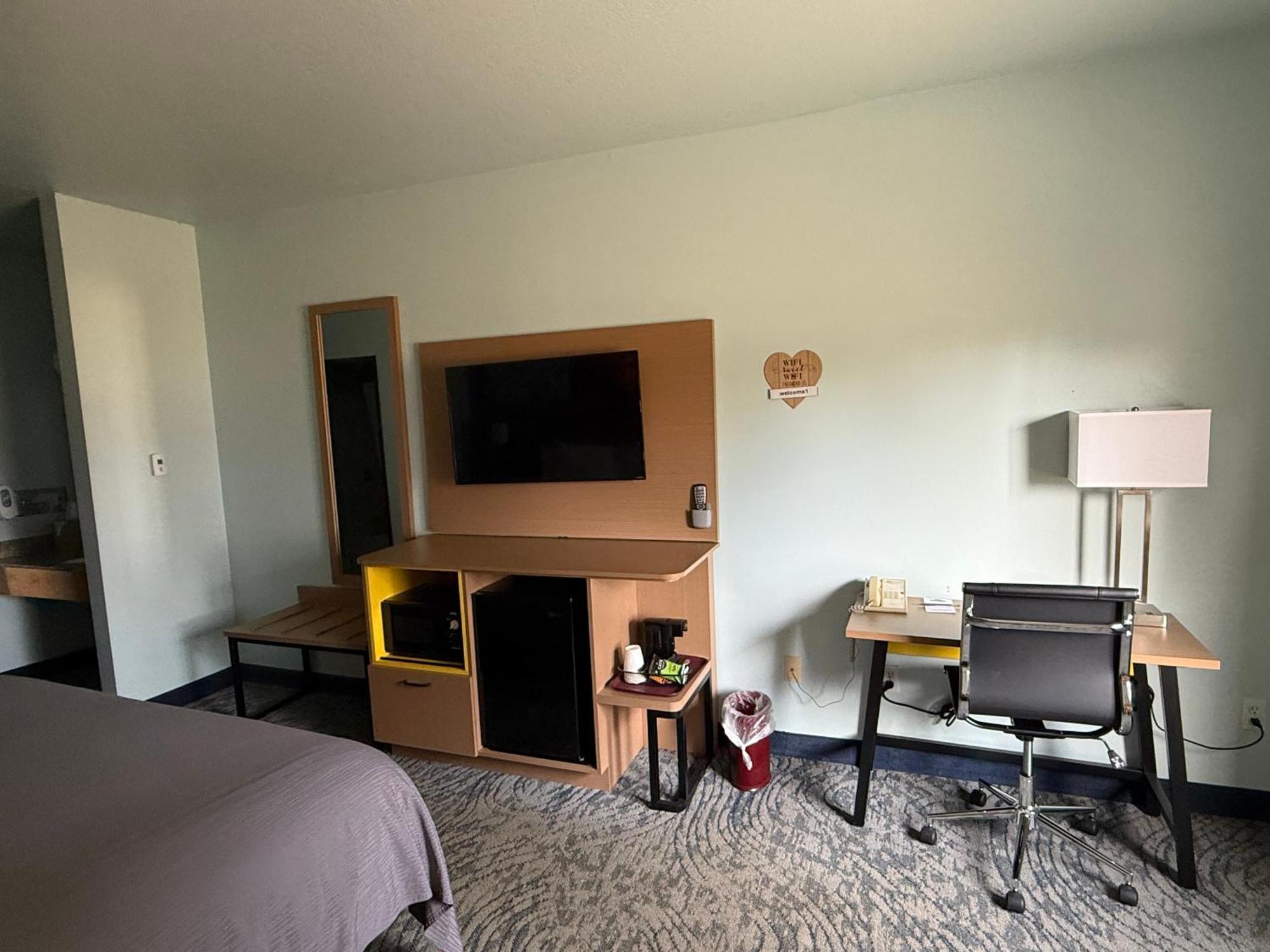 Single Room Single King Bed No Pets Allowed