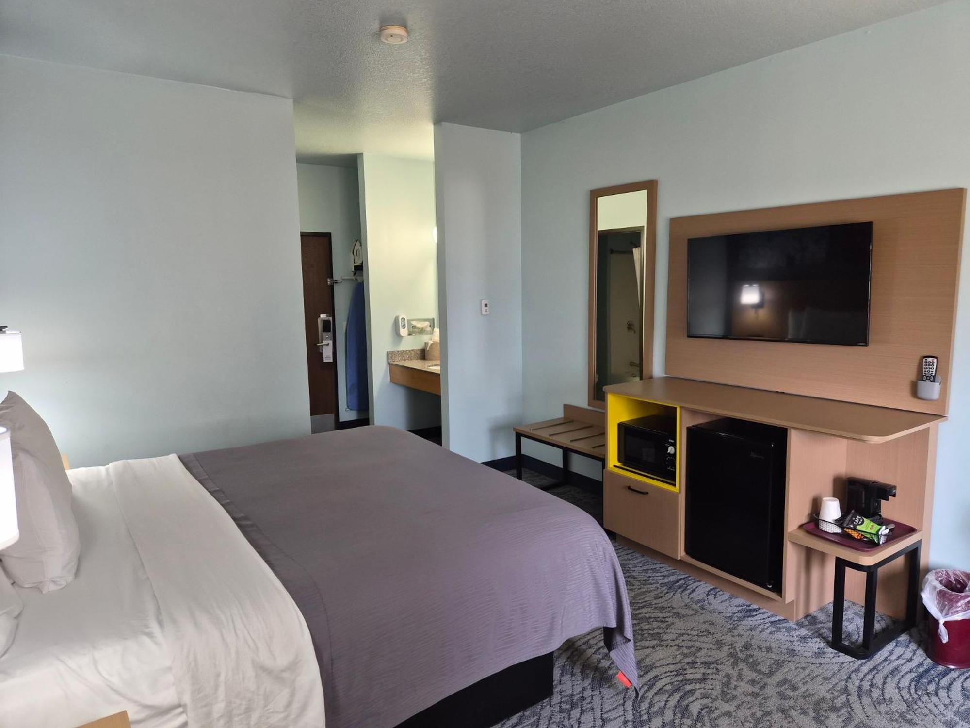 Single Room Single King Bed No Pets Allowed