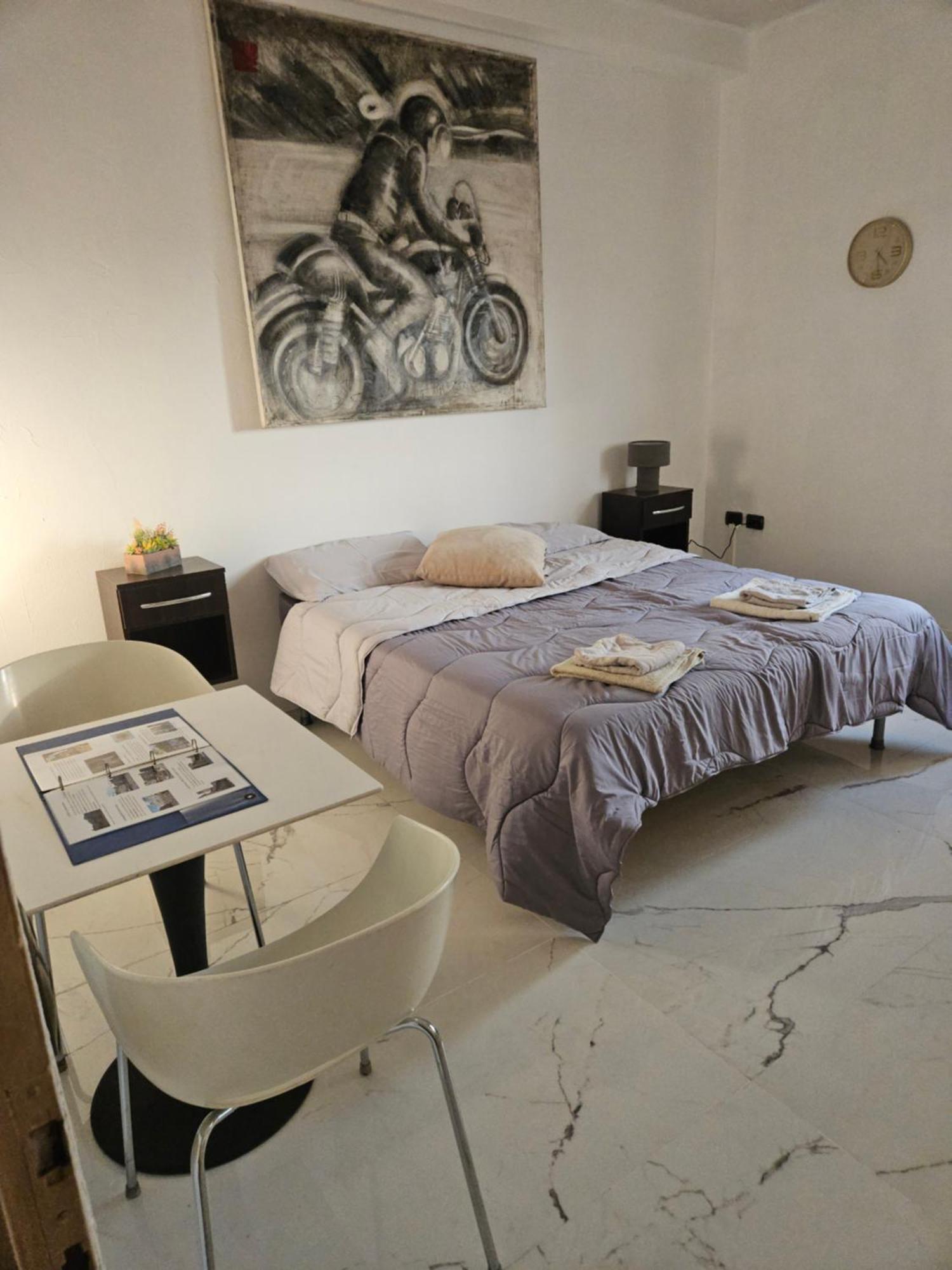 Double Room,1759352260:JPEG