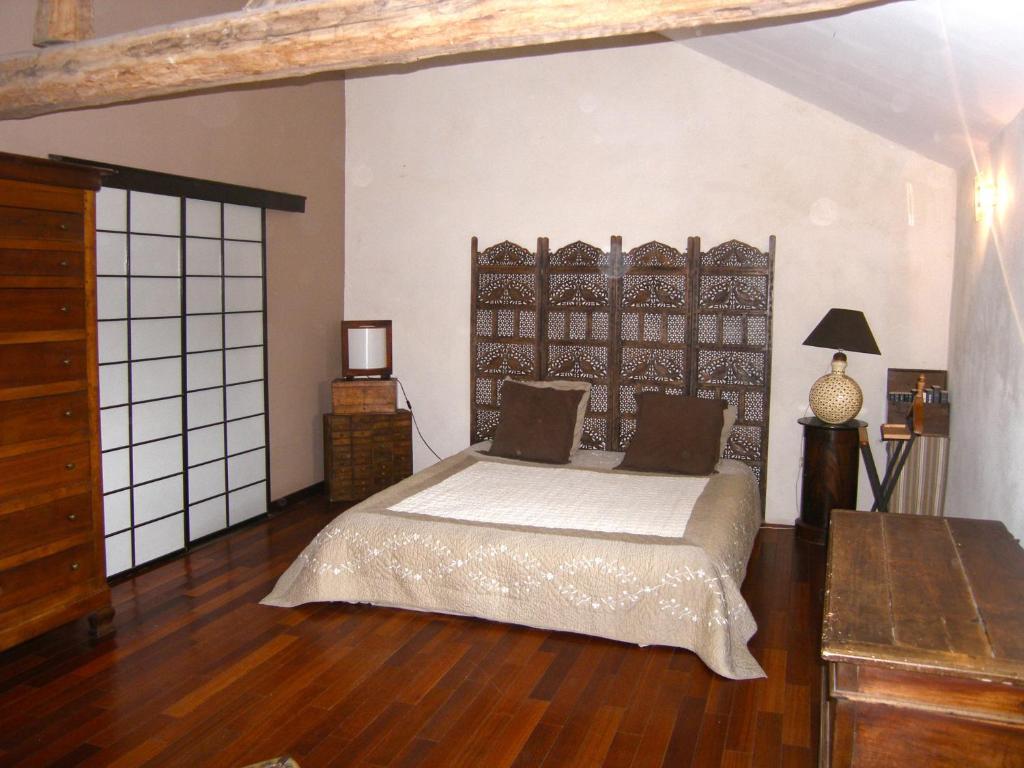 Chambre Lit King-Size - Vue sur Piscine