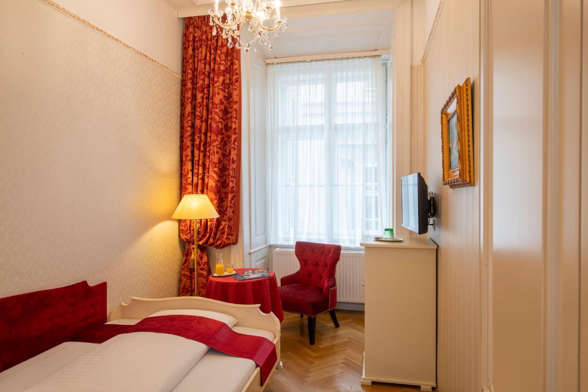 Deluxe Single Room
