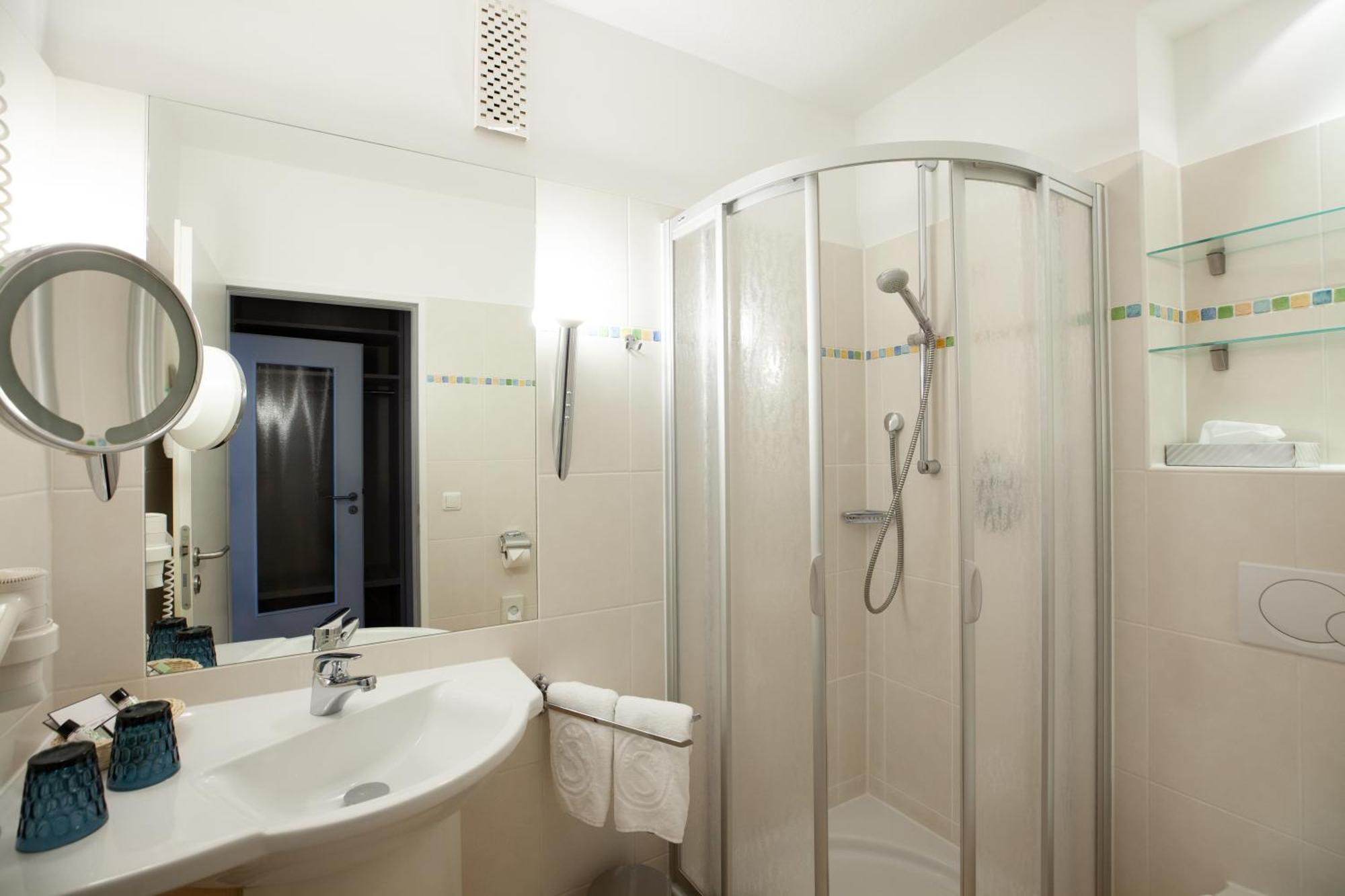 Double Room,1765144687:JPEG