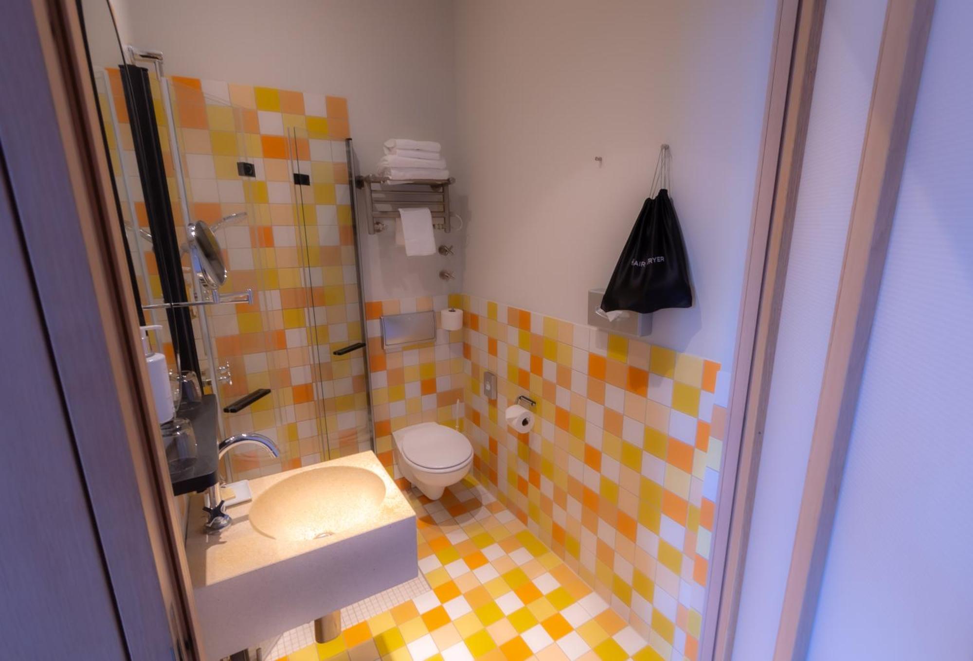 Standard Queen Room