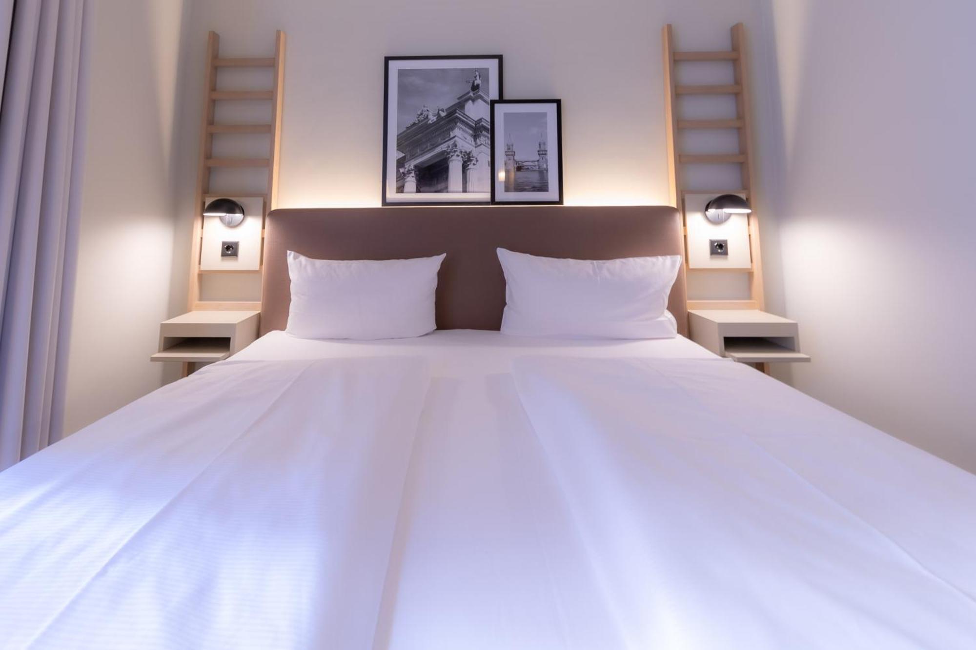 Standard Room 1 King Bed