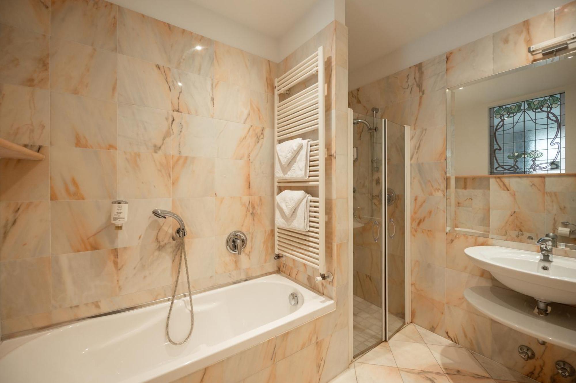 Junior Suite,1555106362:JPEG