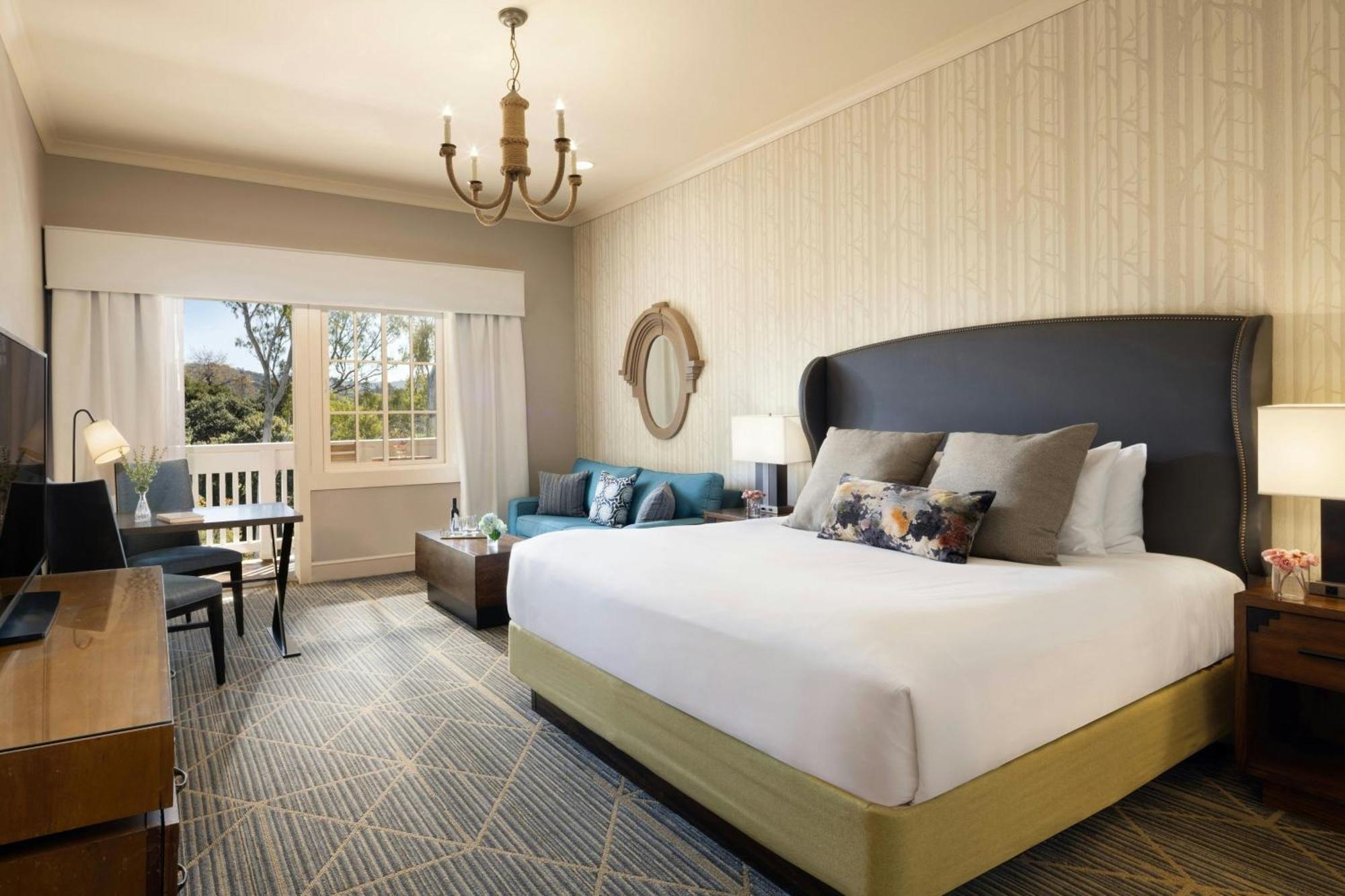King room with Sofa Bed and River View