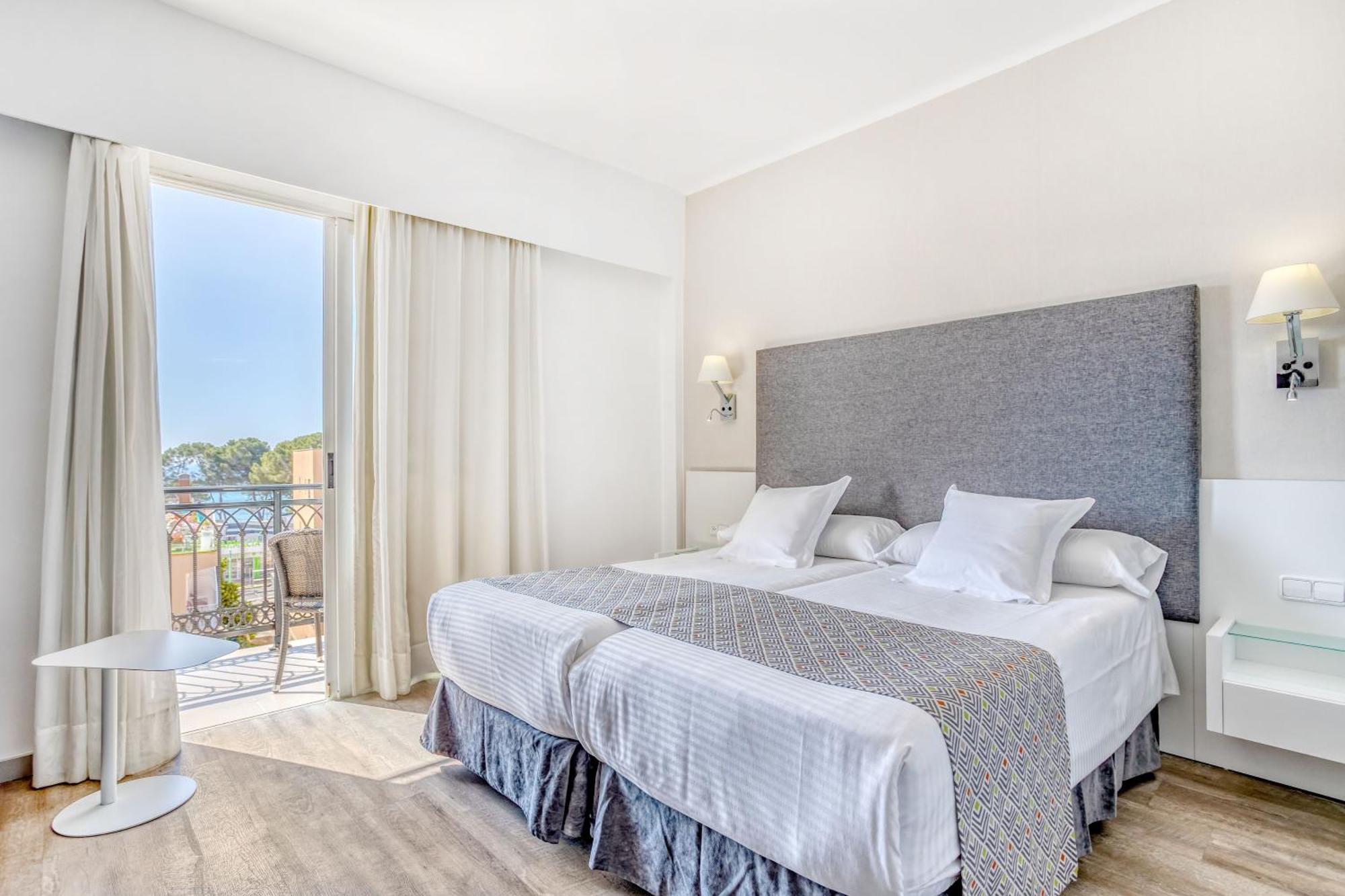 Habitación Doble Premium (2 adultos + 1 niño)