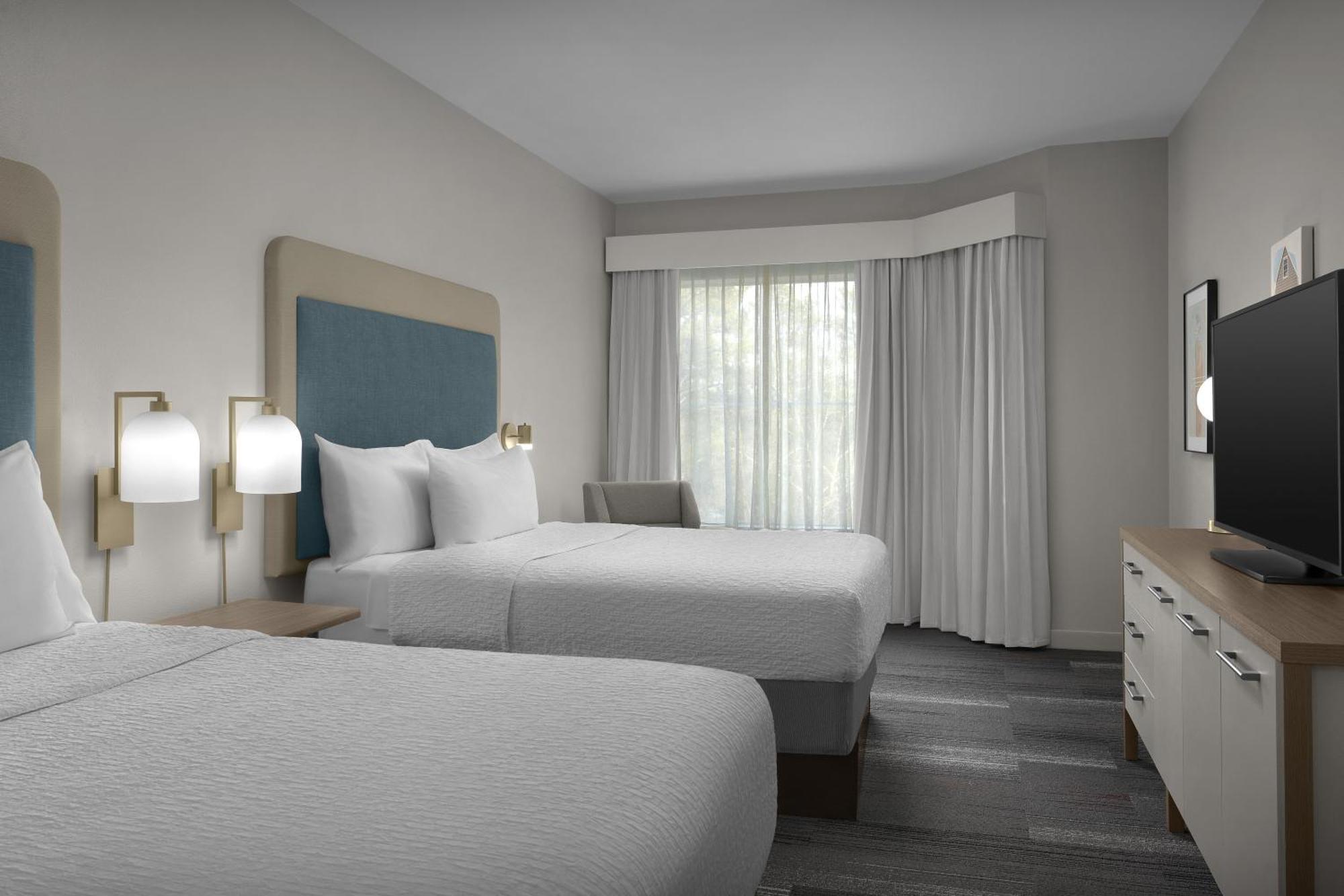 One-Bedroom Queen Suite with Two Queen Beds - Non-Smoking