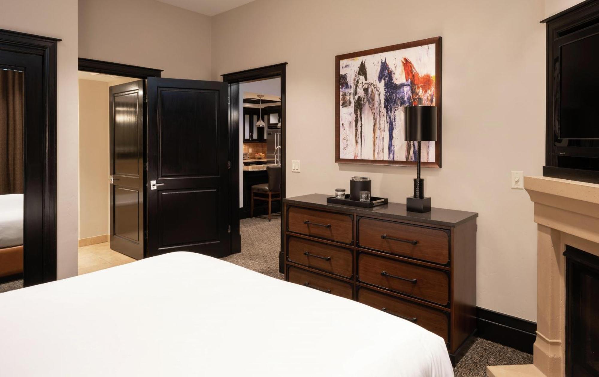 One-Bedroom Premier Residence One King Bed