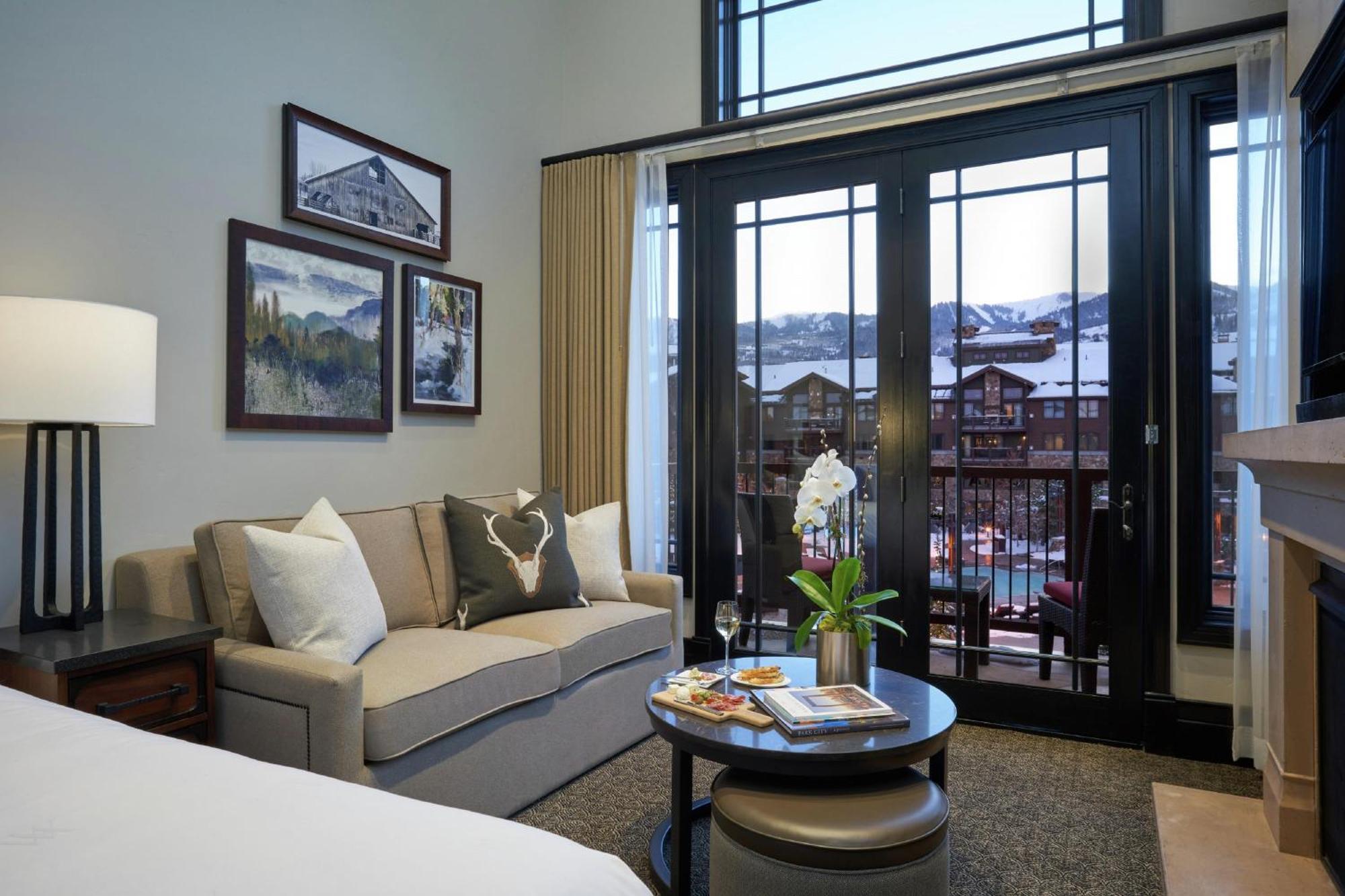 Junior King Suite Kitchenette