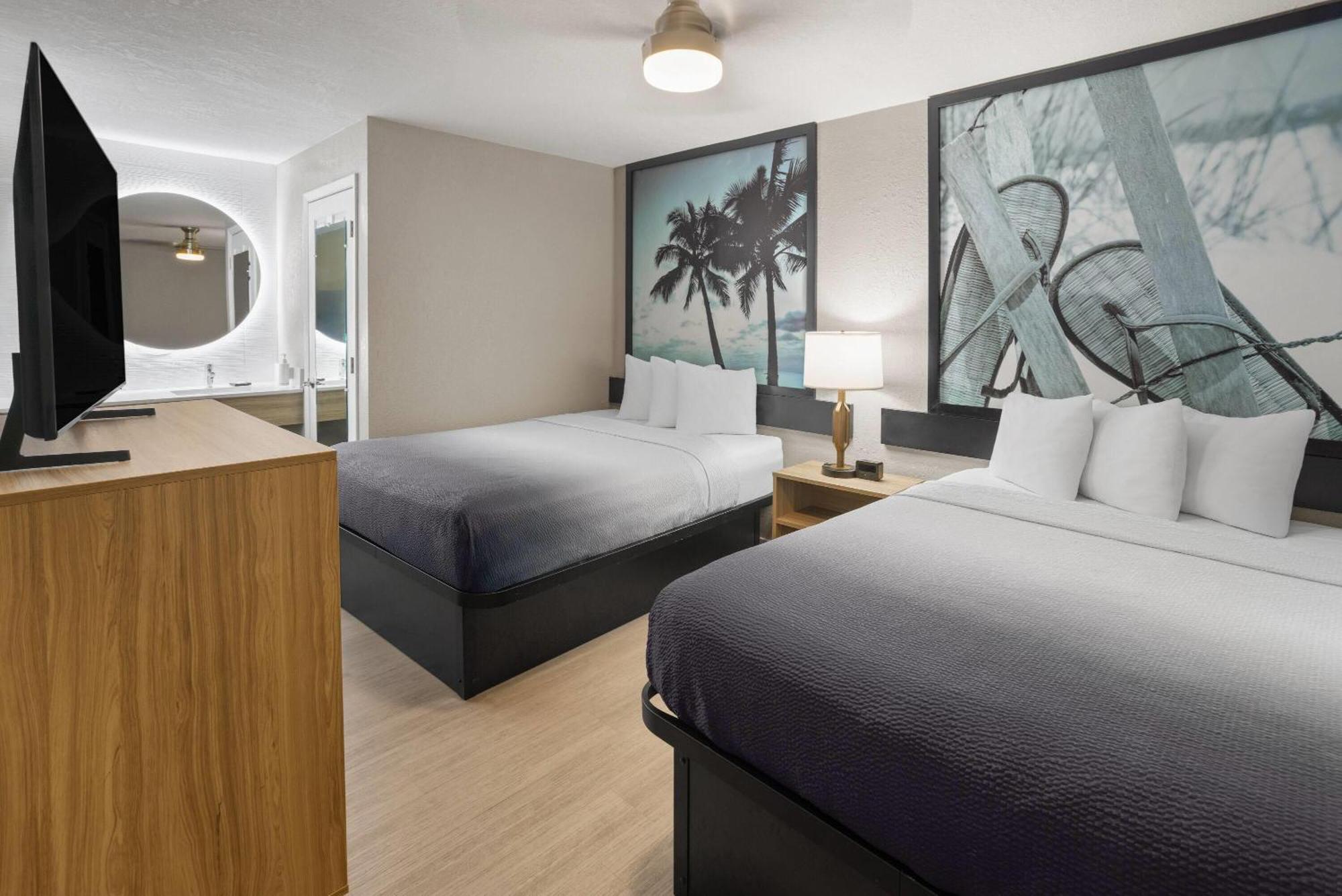 One-Bedroom Suite Two Queen Beds Non-Smoking