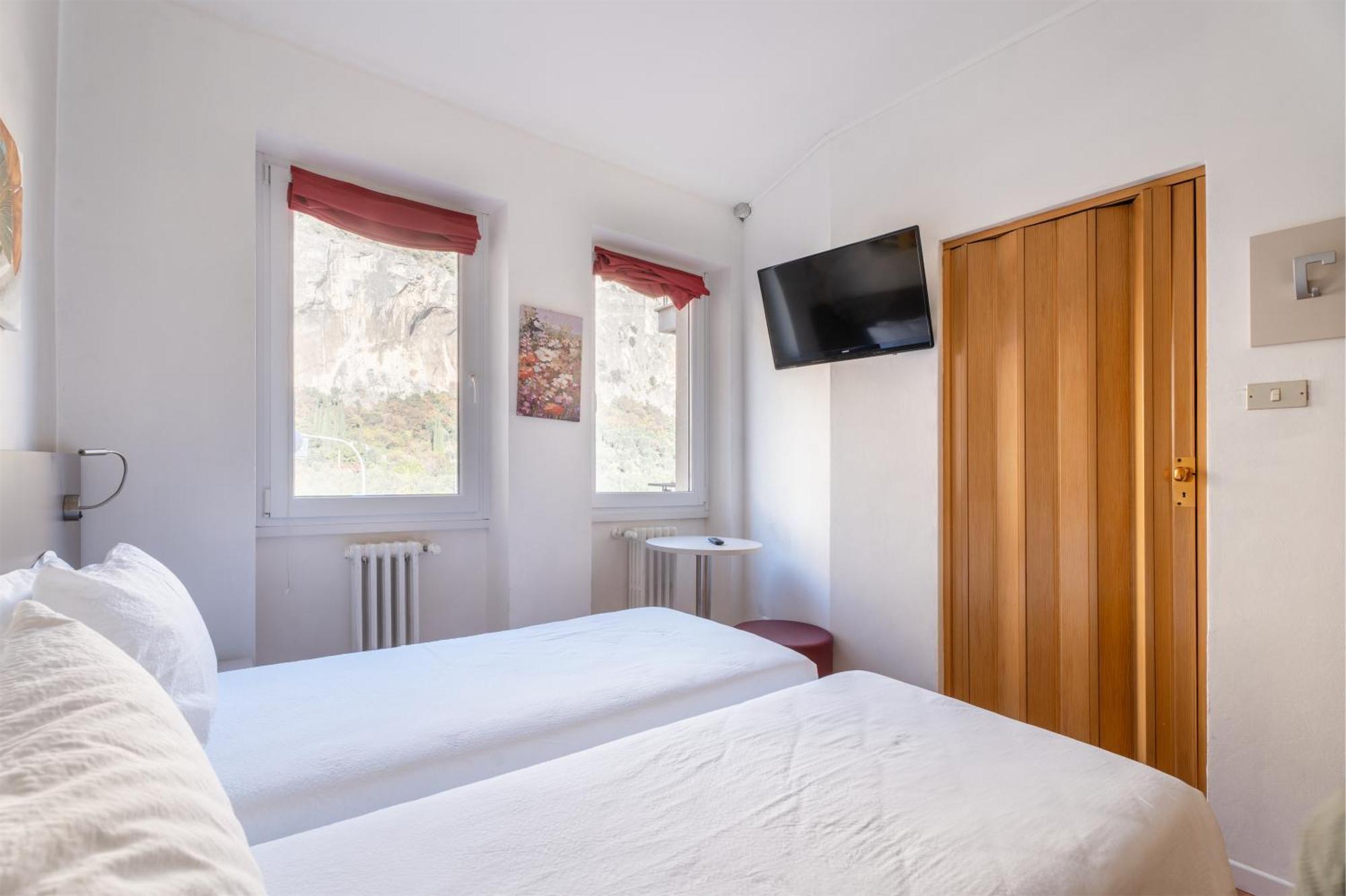 Single Room Mountain View,1765222343:JPEG